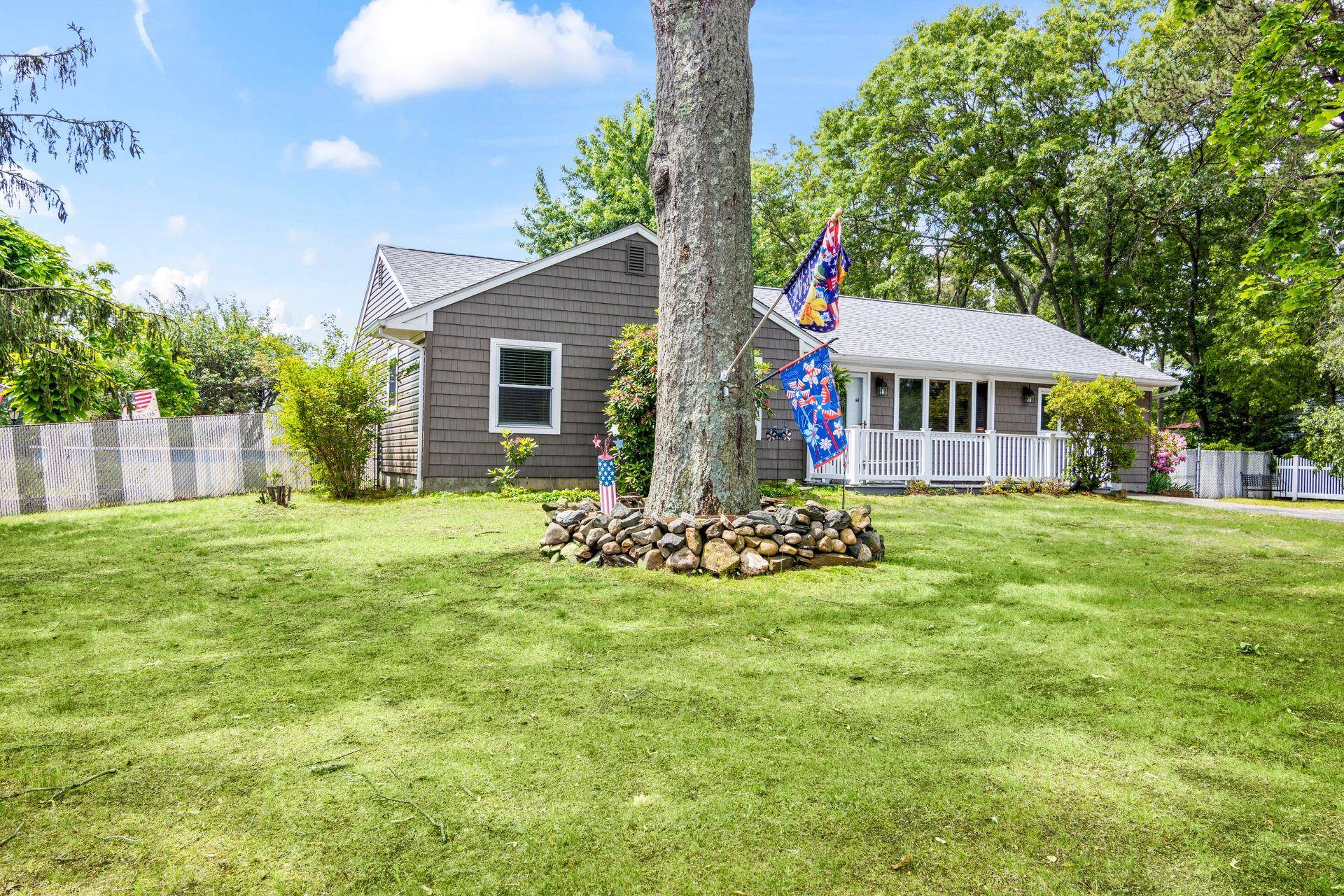 Selden, NY 11784,1 Chuck LN