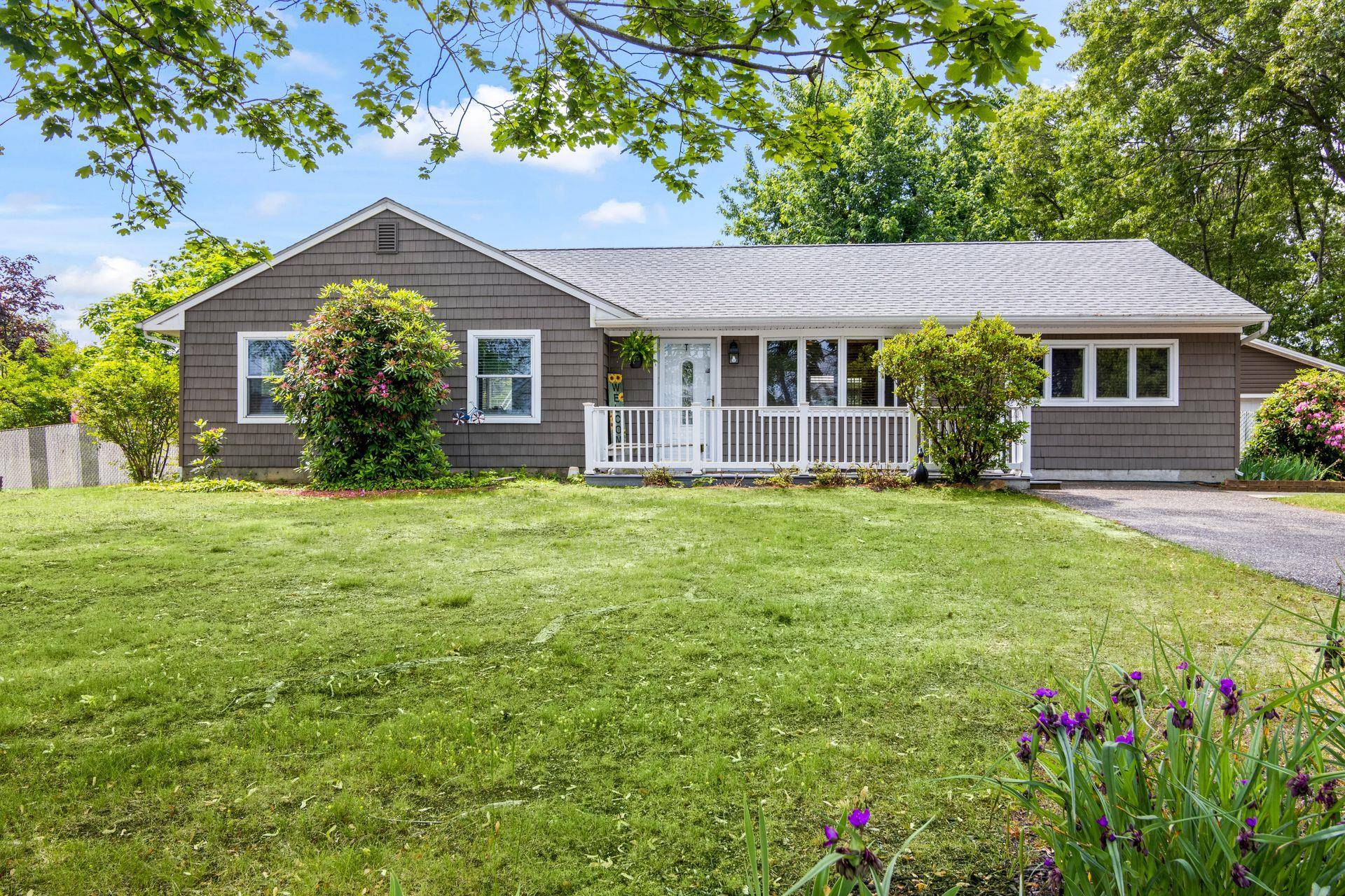Selden, NY 11784,1 Chuck LN