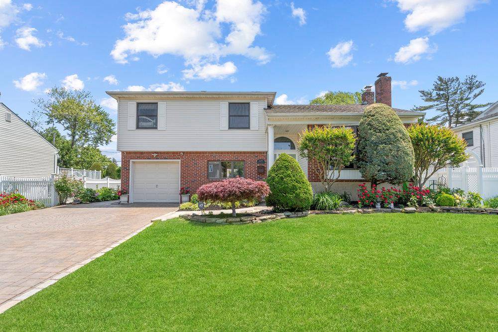 Syosset, NY 11791,129 Colony LN