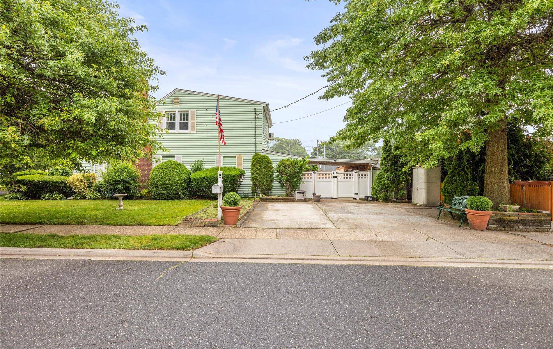 Rockville Centre, NY 11570,89 S Kensington AVE