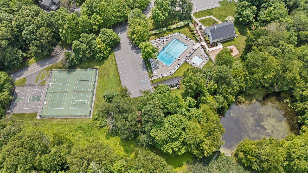Somers, NY 10589,226 Briarwood DR