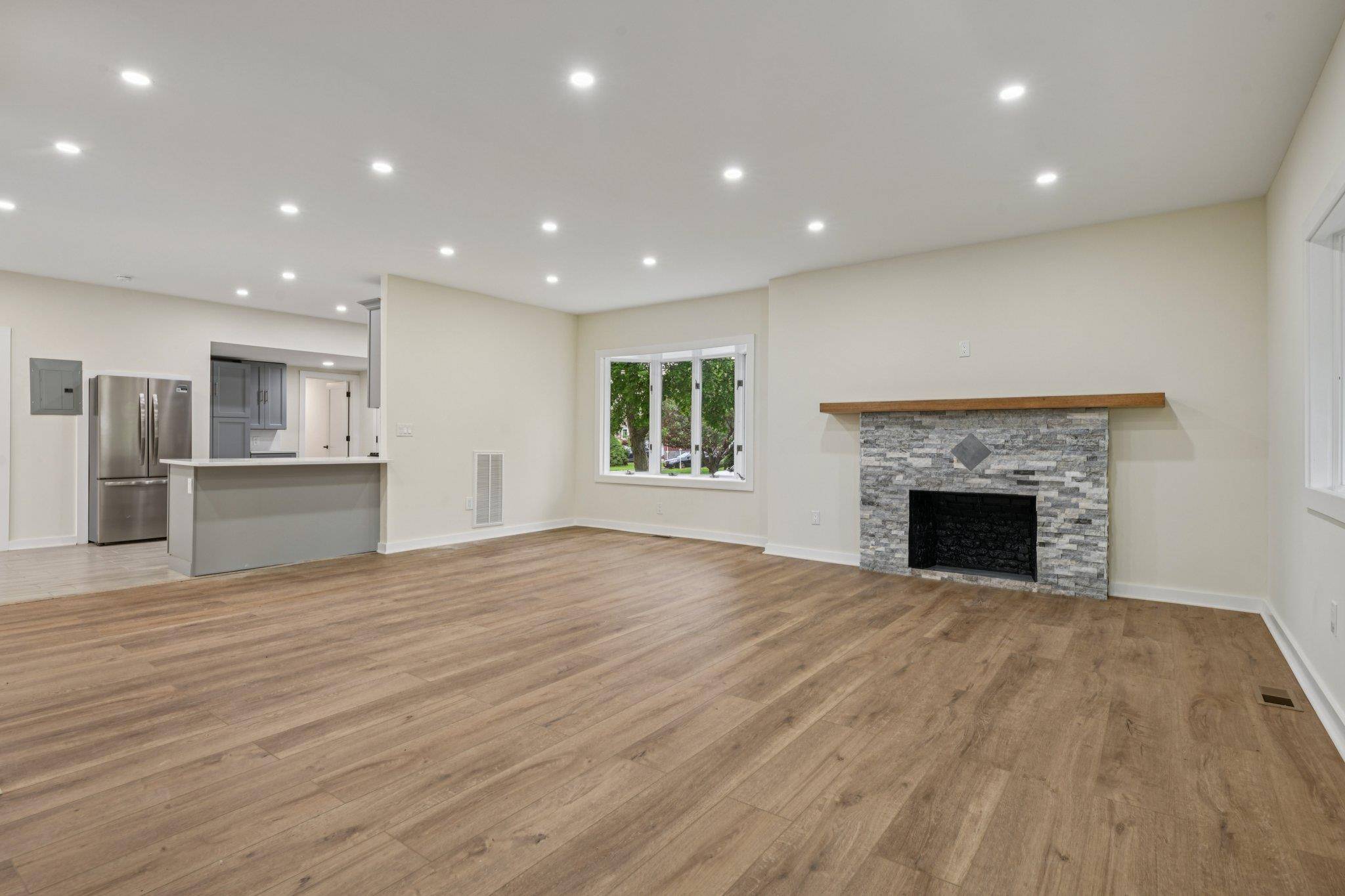 East Northport, NY 11731,1293 Pulaski RD