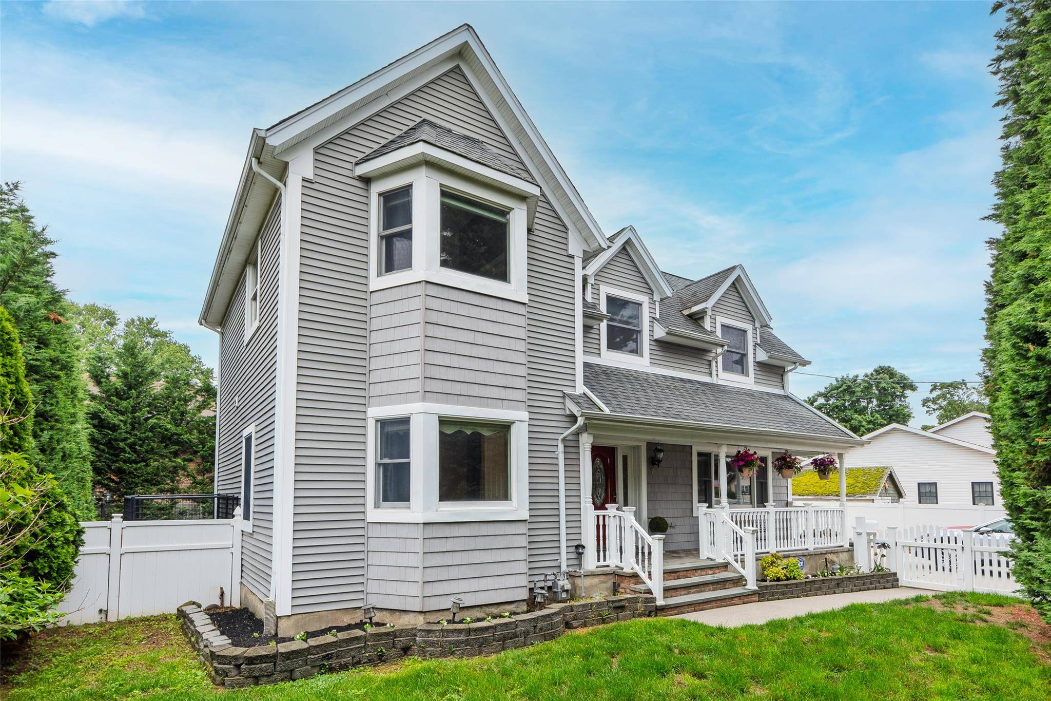 Amityville, NY 11701,7 Cottage PL