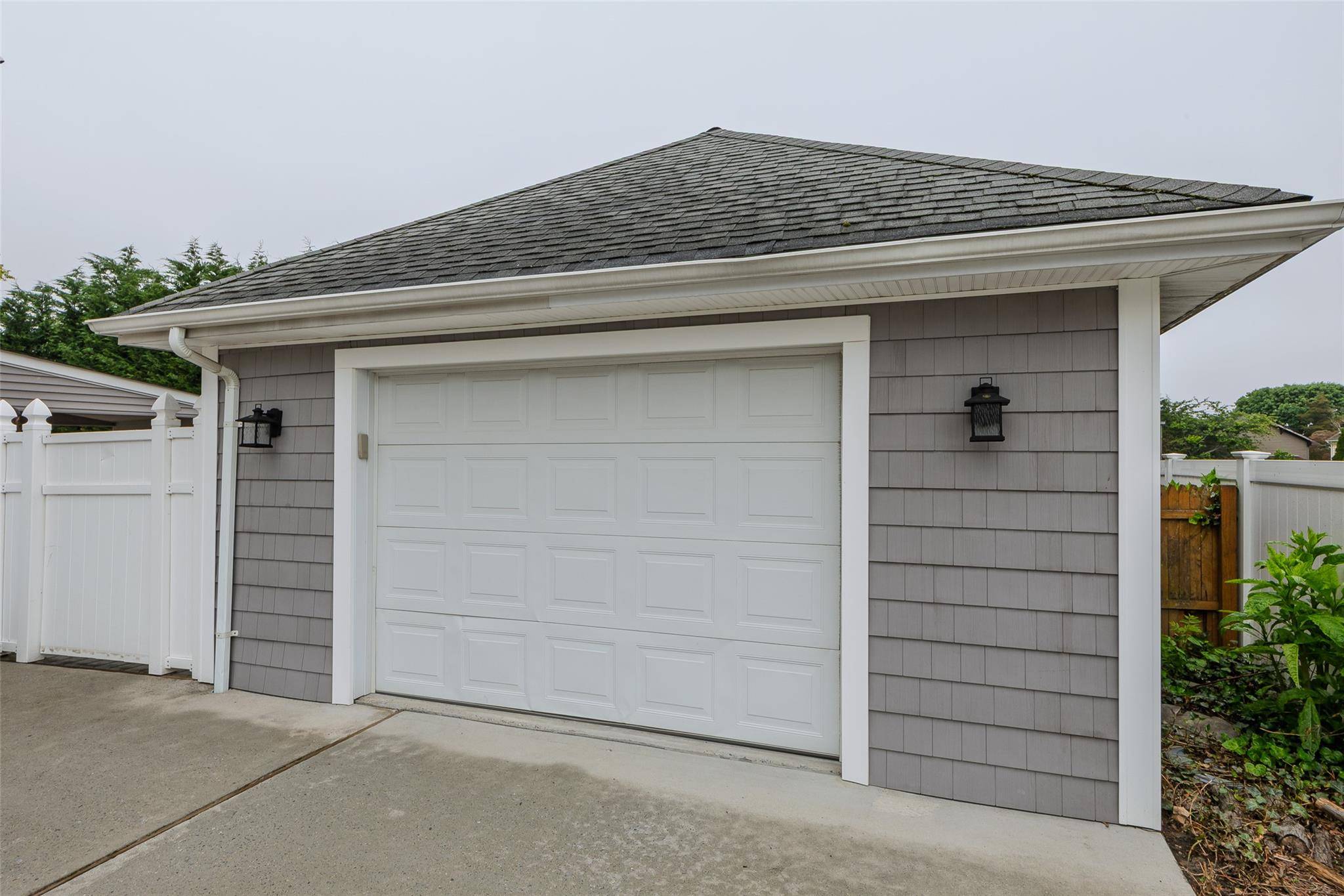 Amityville, NY 11701,7 Cottage PL
