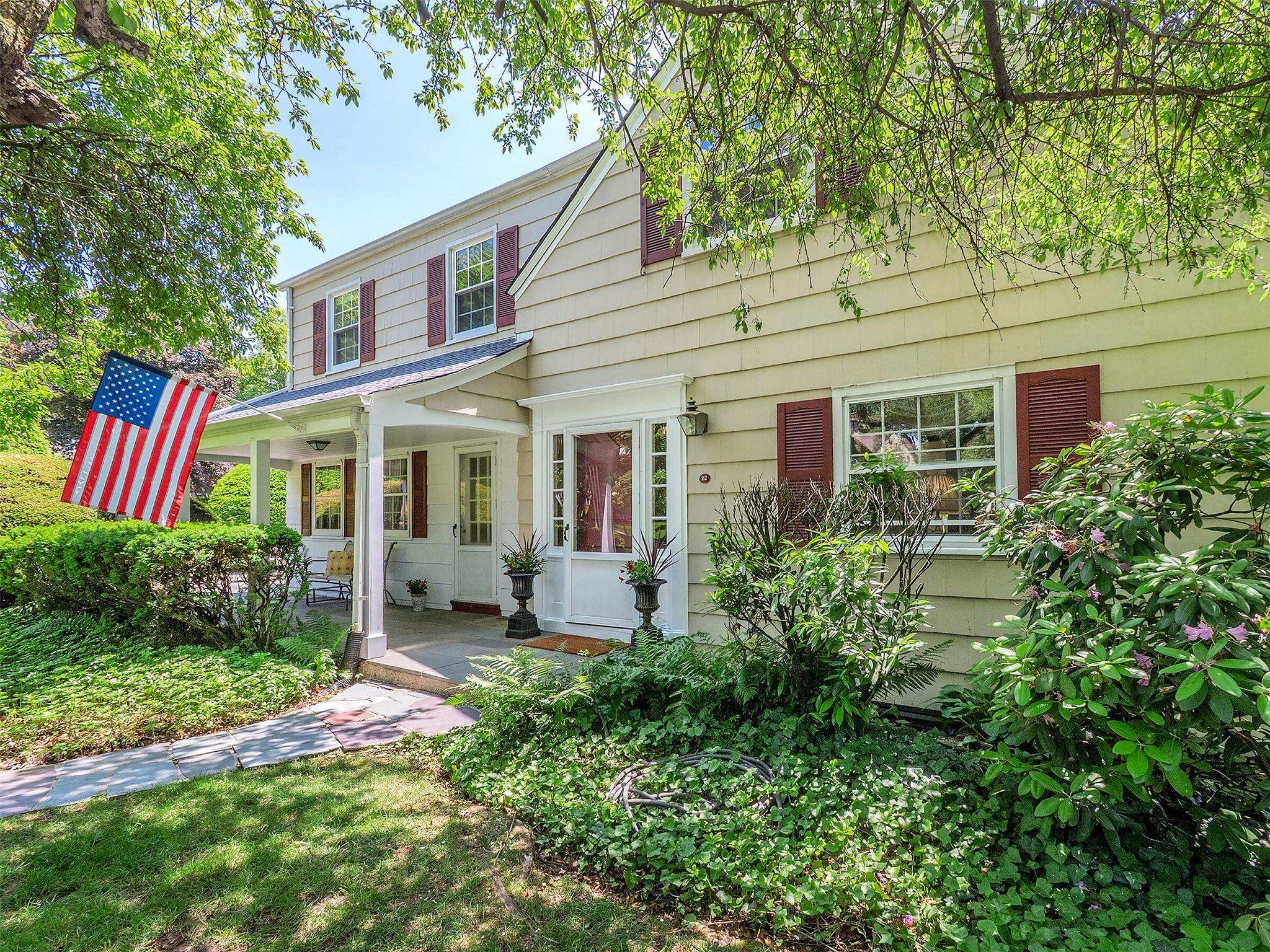 Port Washington, NY 11050,22 Beverly RD