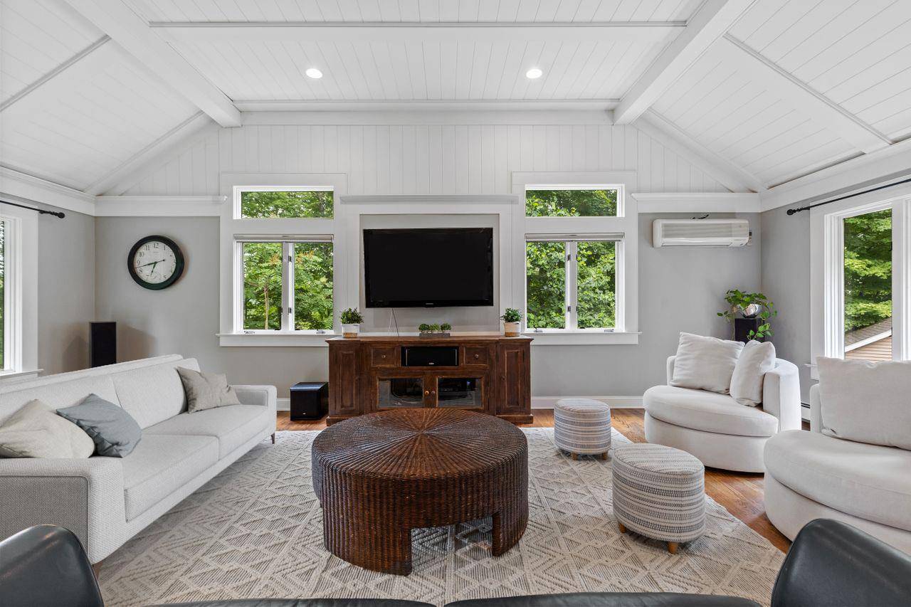 Katonah, NY 10536,5 Plum CT