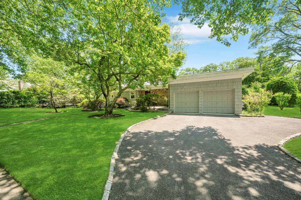 Great Neck, NY 11020,37 Somerset DR