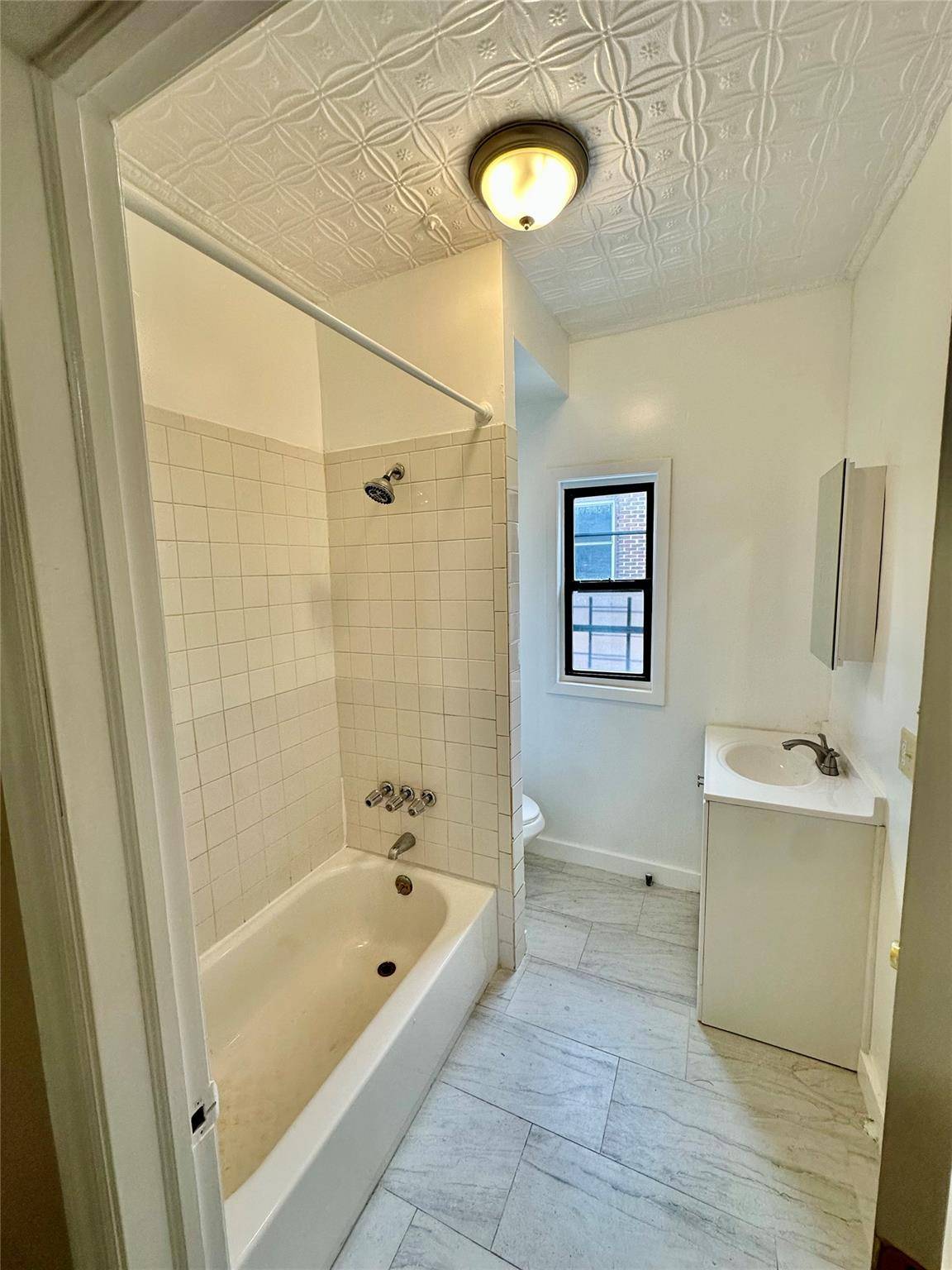 Mount Vernon, NY 10550,16 W 1st ST #second floor