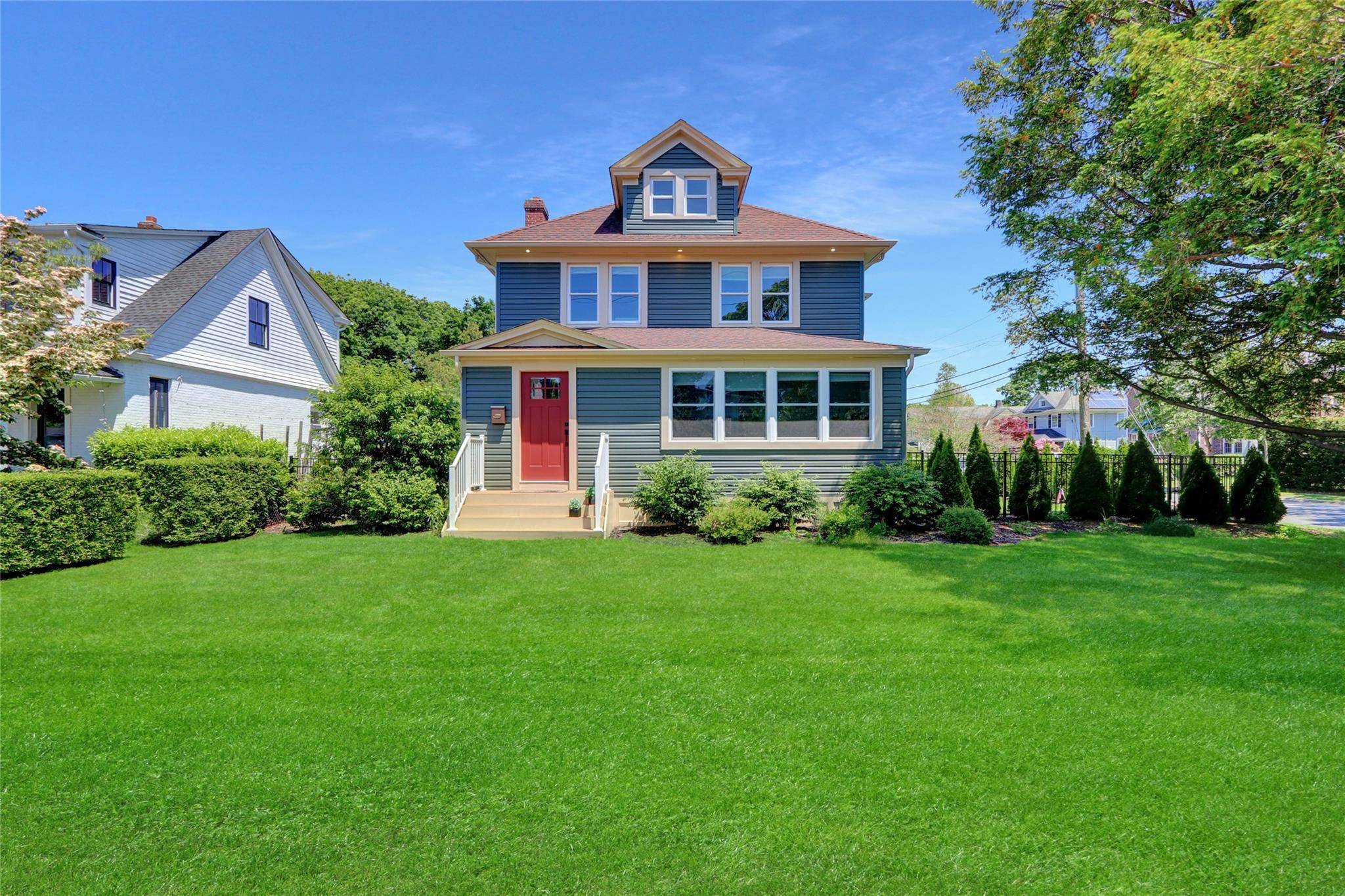 Sayville, NY 11782,167 Foster AVE