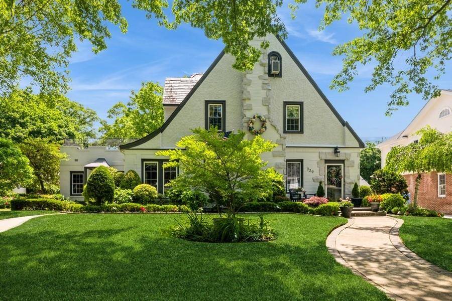 Rockville Centre, NY 11570,329 Brower AVE
