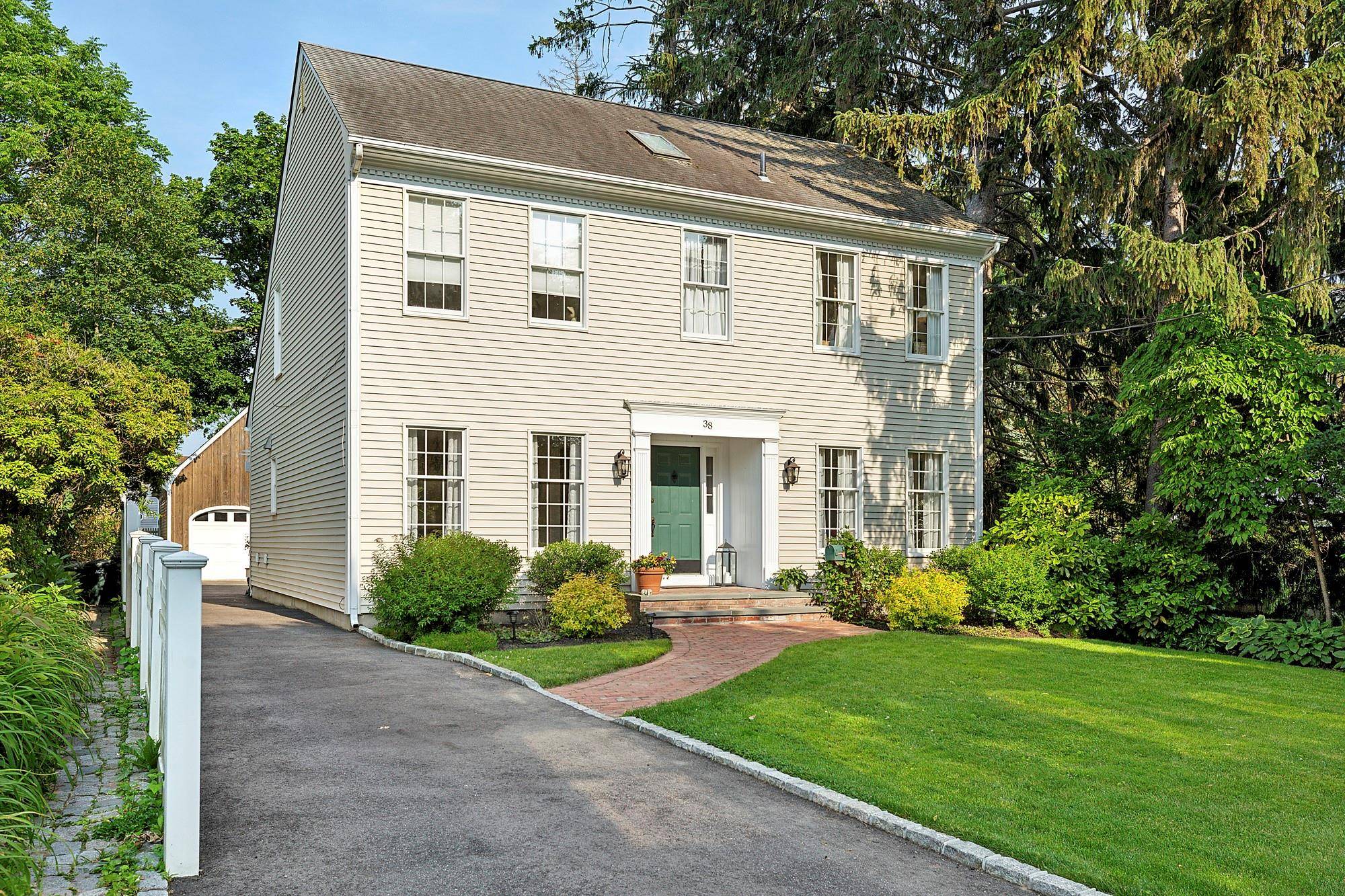 Northport, NY 11768,38 Maple AVE