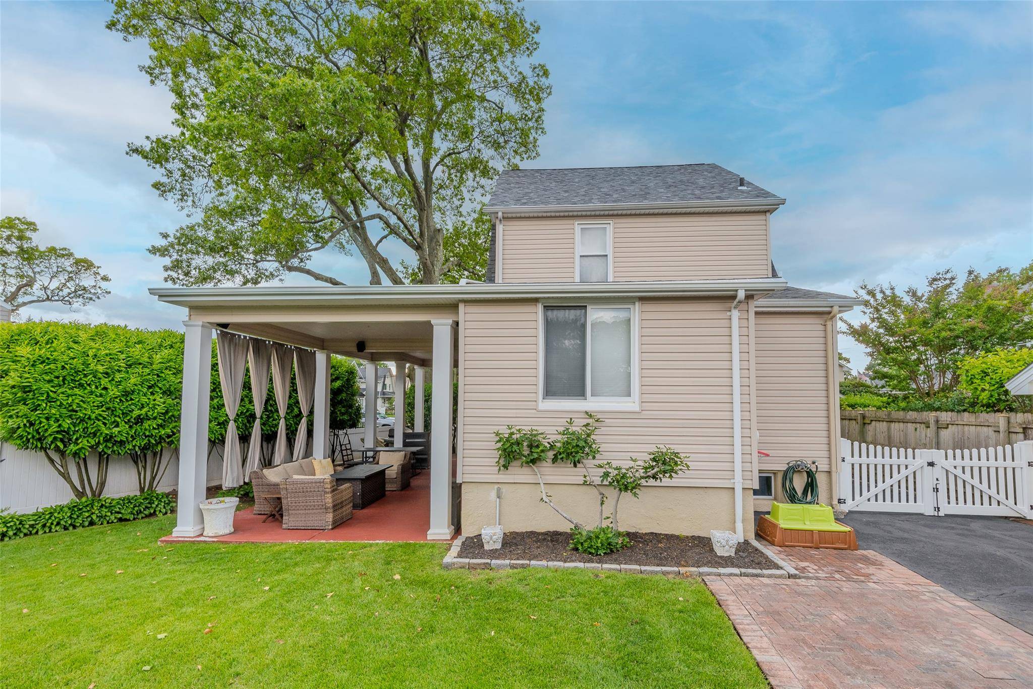 Lynbrook, NY 11563,3 Palisade AVE