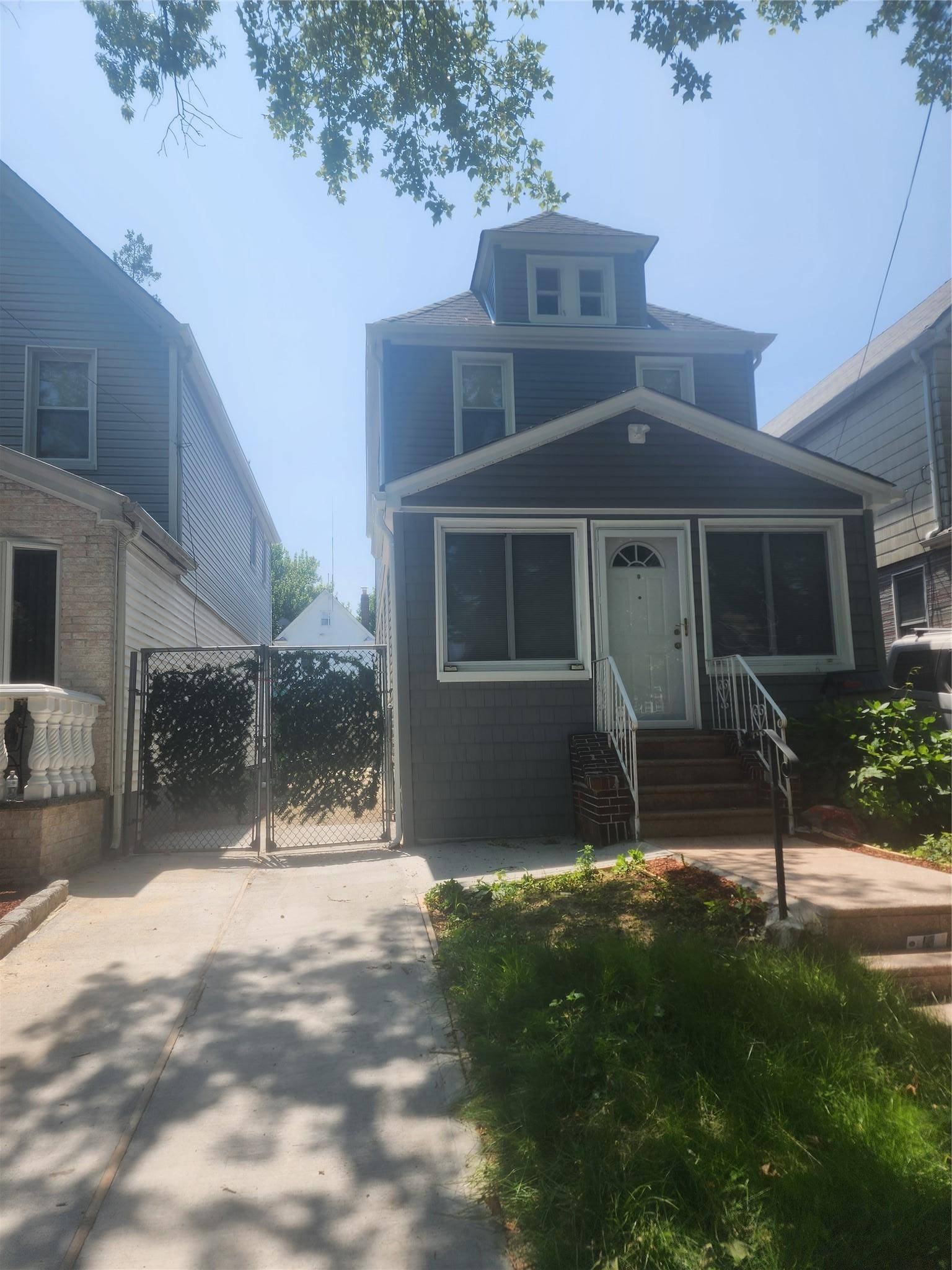 Hollis, NY 11423,88-38 201st ST