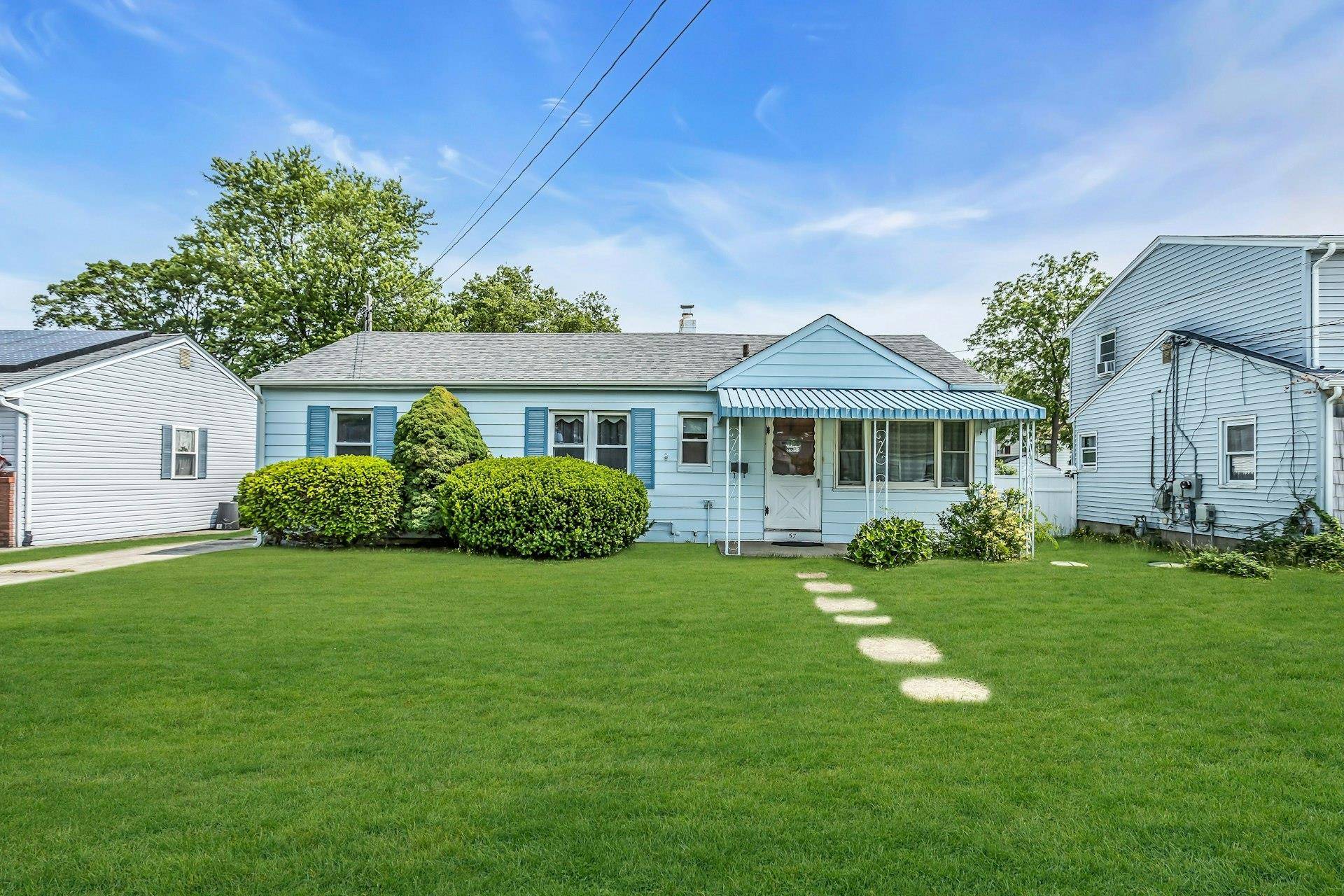North Babylon, NY 11703,57 Cherubina LN