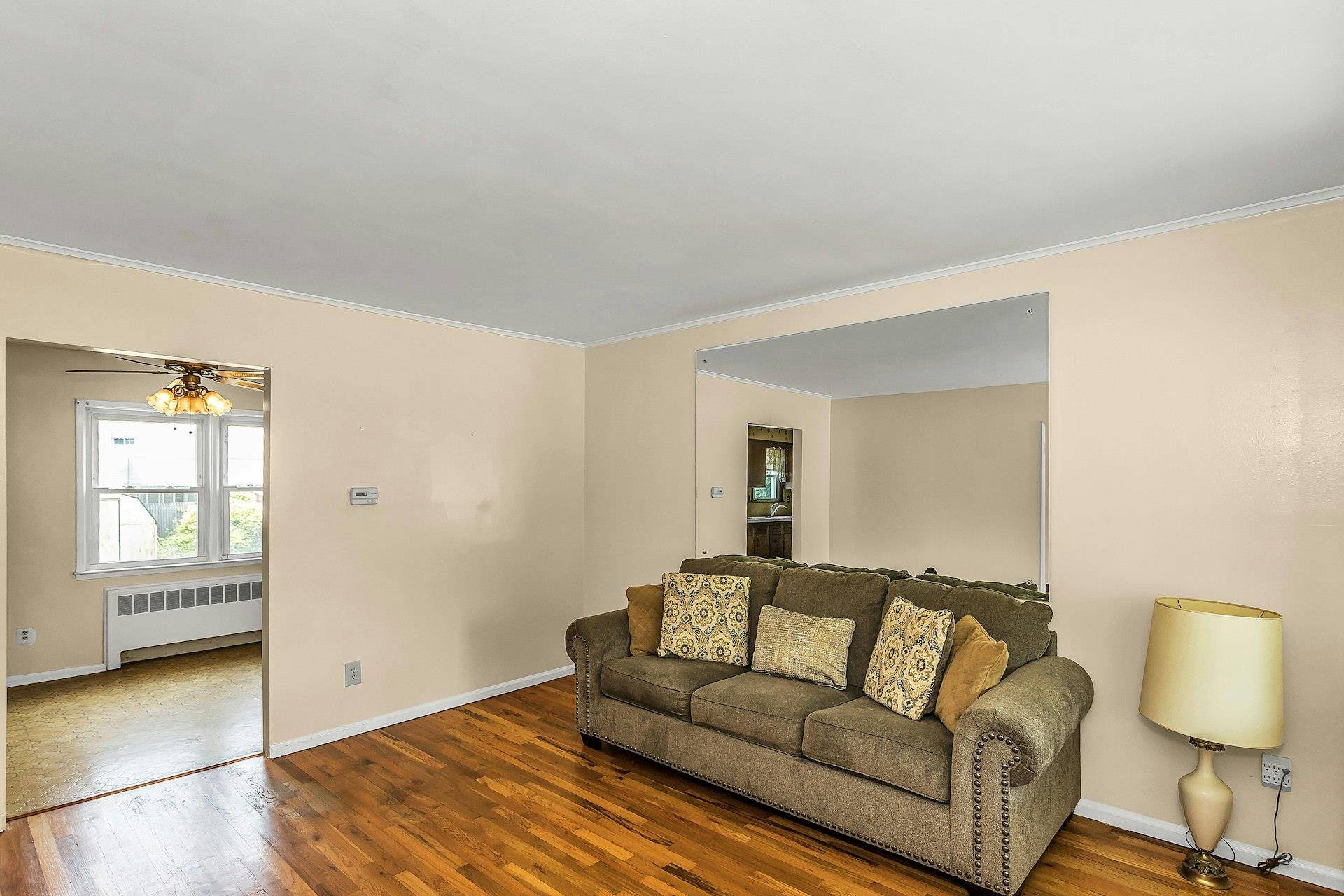 North Babylon, NY 11703,57 Cherubina LN