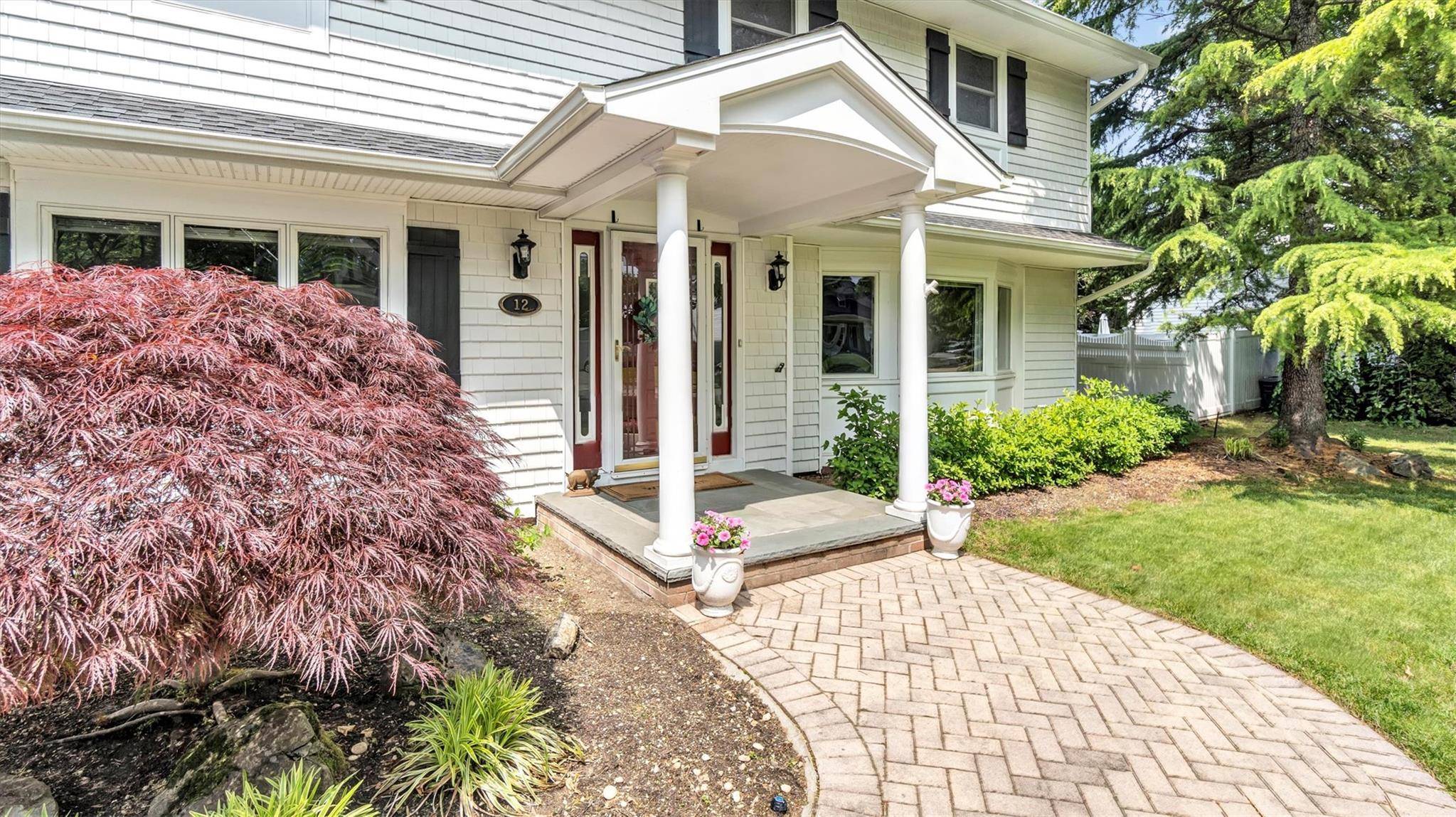 Greenlawn, NY 11740,12 Frost Pond RD