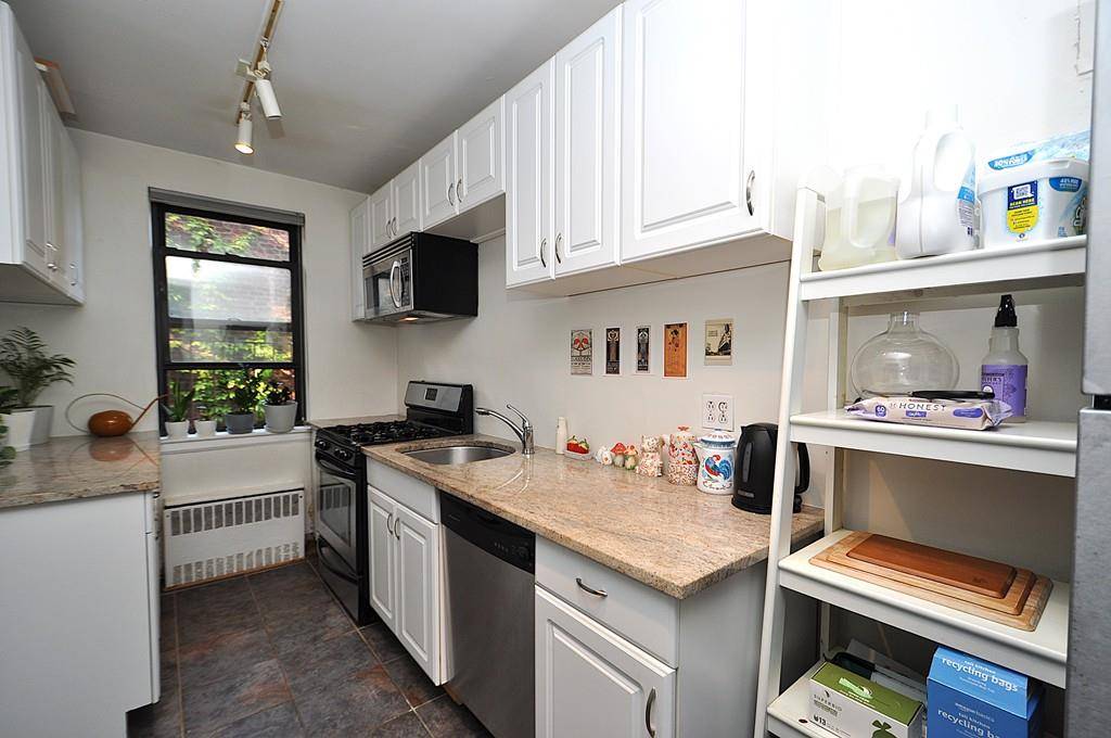 Scarsdale, NY 10583,142 Garth RD #1A