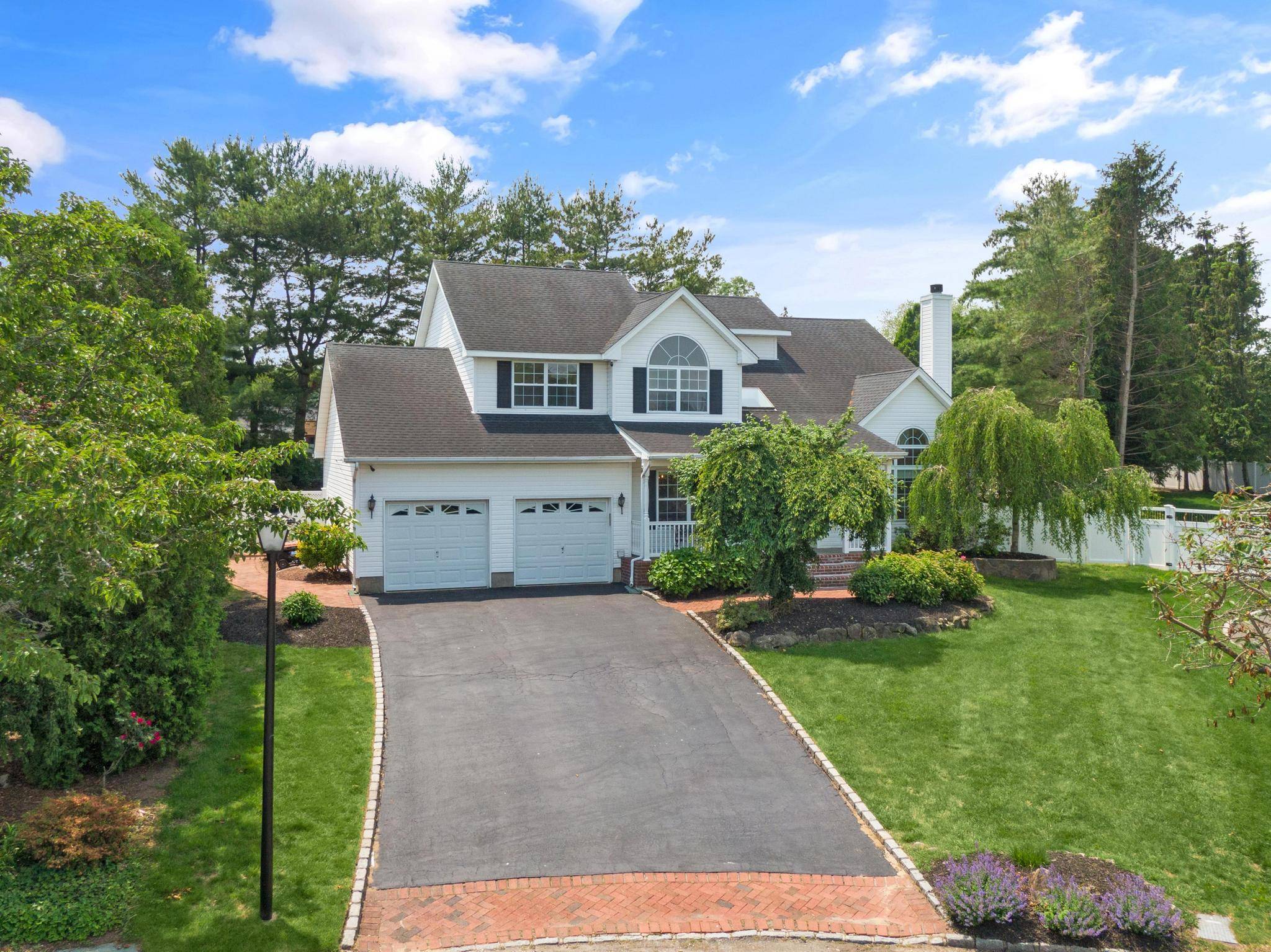 Commack, NY 11725,8 Tecumseh CT