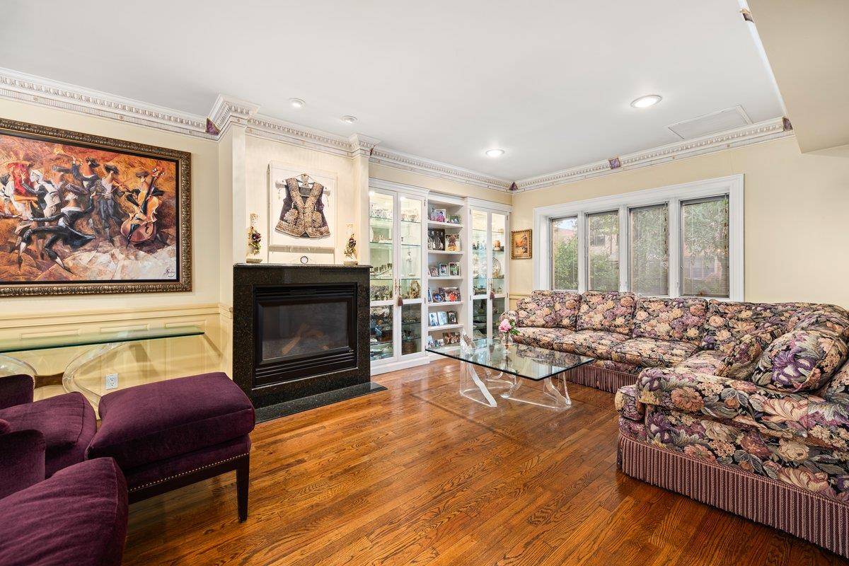 Forest Hills, NY 11375,6717 Harrow ST