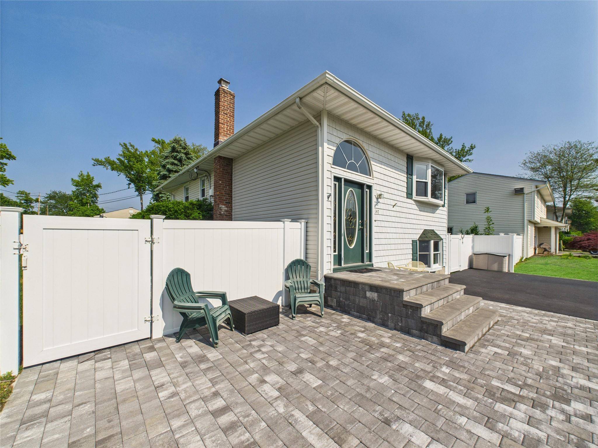 Oakdale, NY 11769,147 Connetquot RD