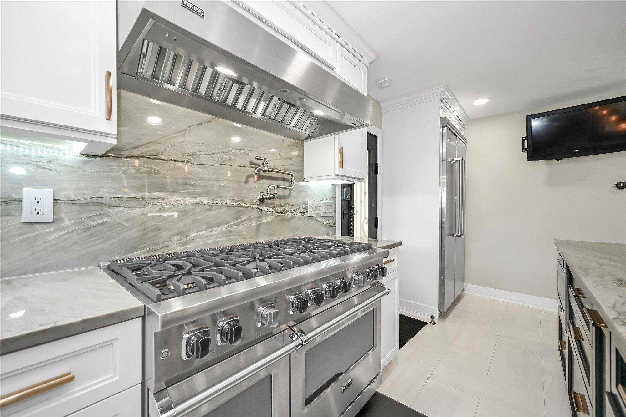 Whitestone, NY 11357,166-34 21st AVE