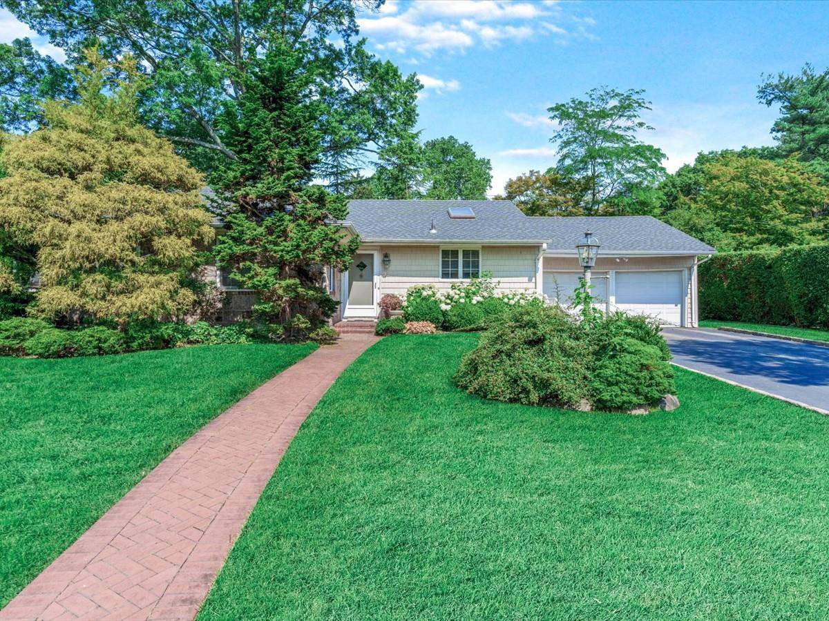 Roslyn, NY 11576,12 Pine DR