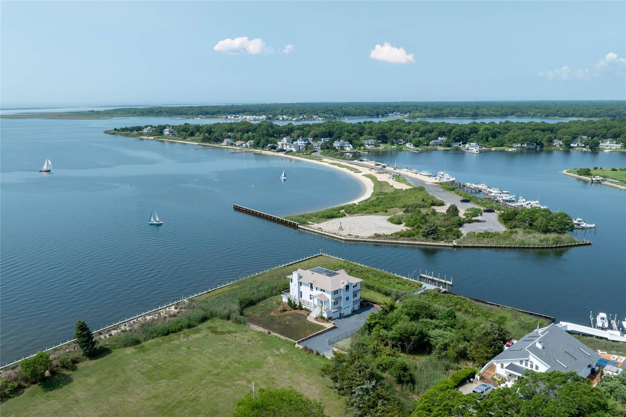 Center Moriches, NY 11934,7 Convent LN