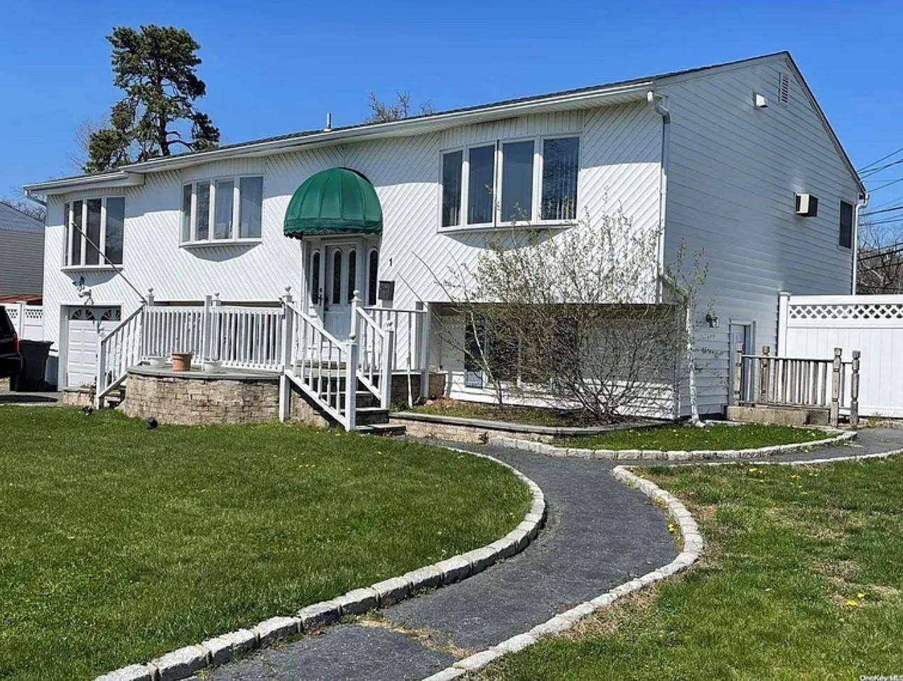 Islip, NY 11751,1 Winthrop ST