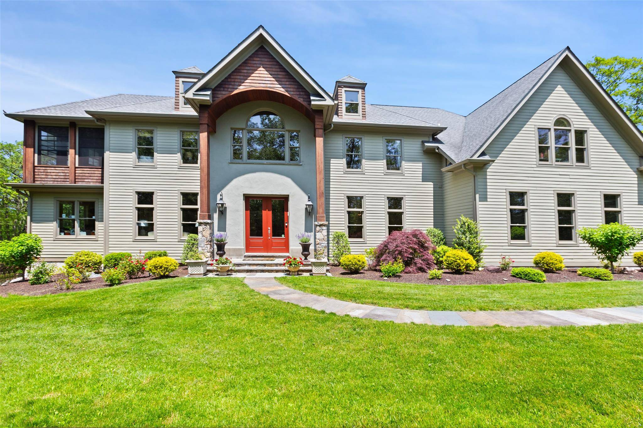 Mahopac, NY 10541,23 Hillcrest DR