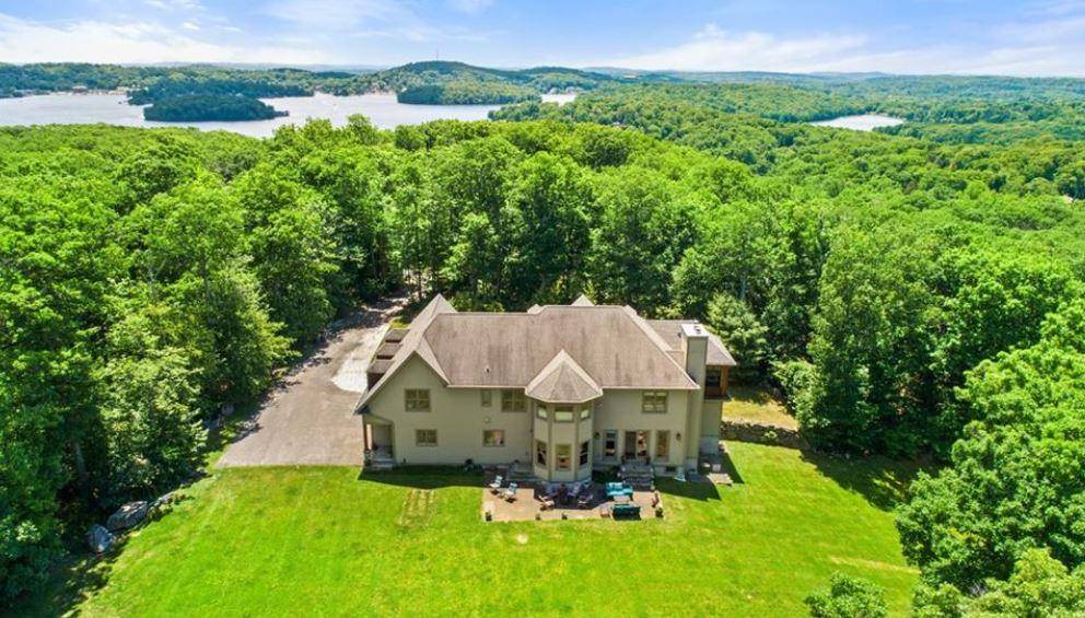 Mahopac, NY 10541,23 Hillcrest DR