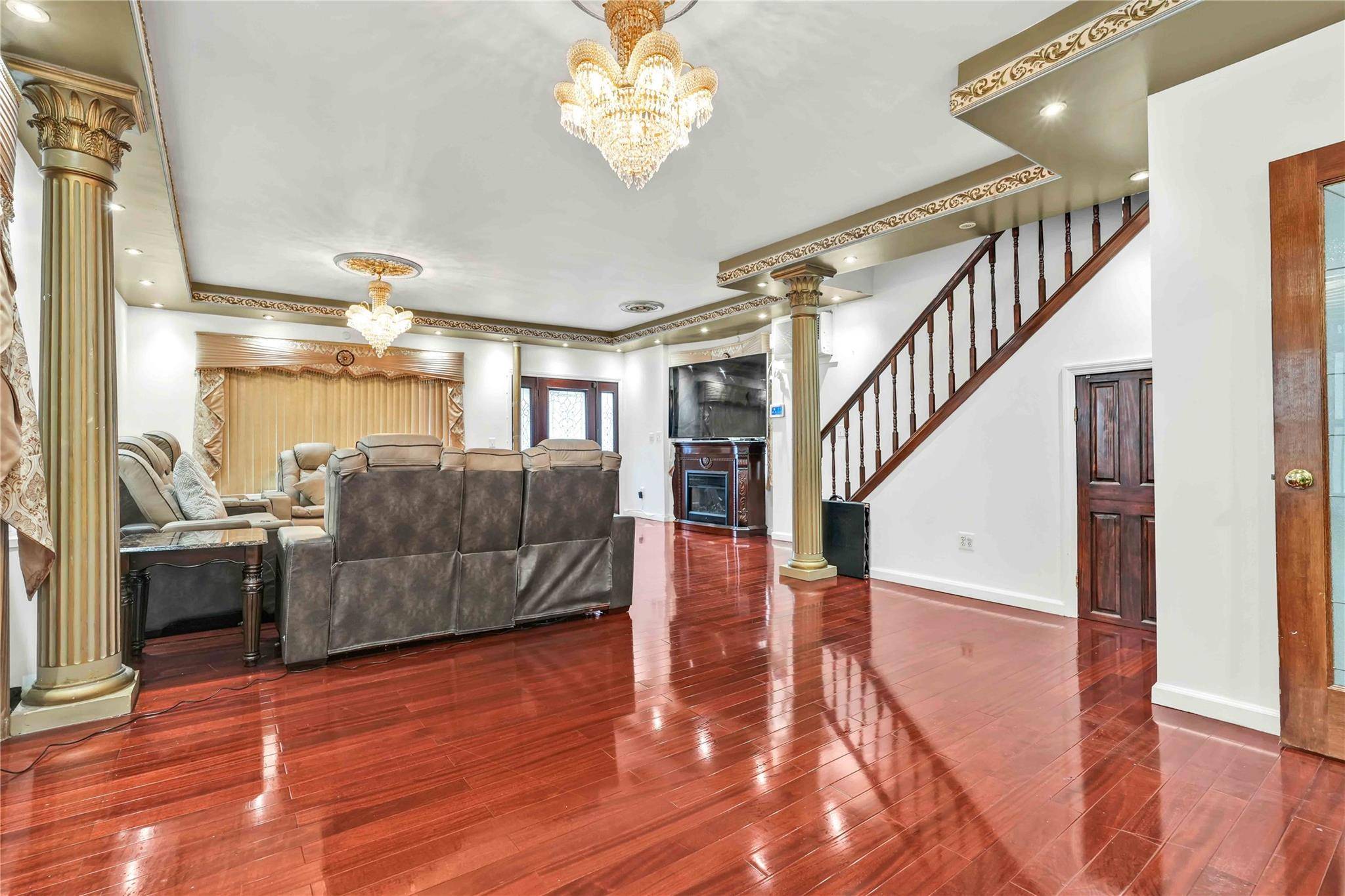 Richmond Hill North, NY 11418,114-11 86th AVE