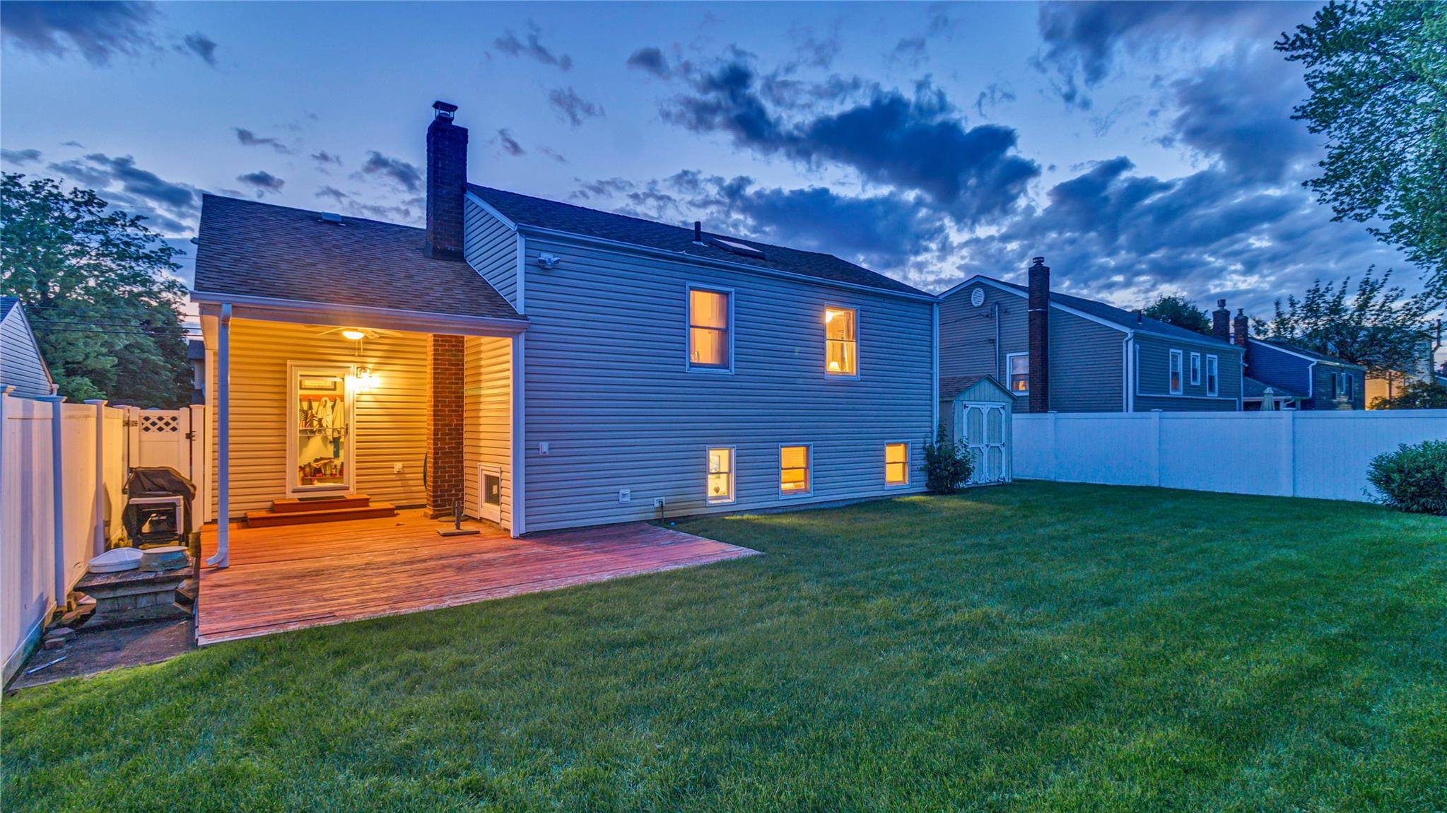 Massapequa Park, NY 11762,367 Pacific ST