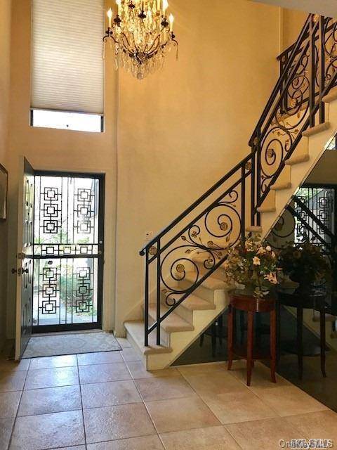 Roslyn, NY 11576,18 Wimbledon DR