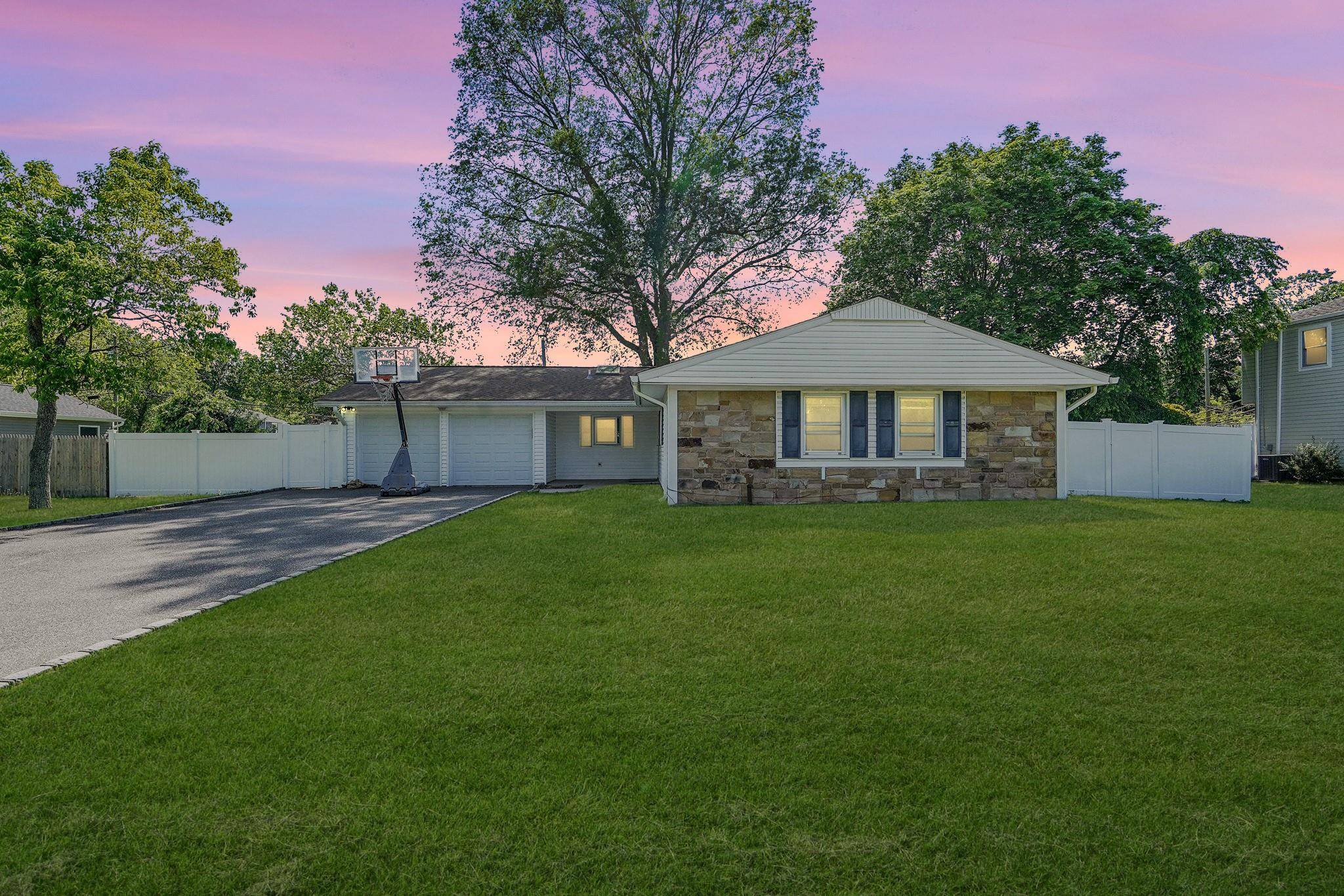 Stony Brook, NY 11790,1340 Stony Brook RD