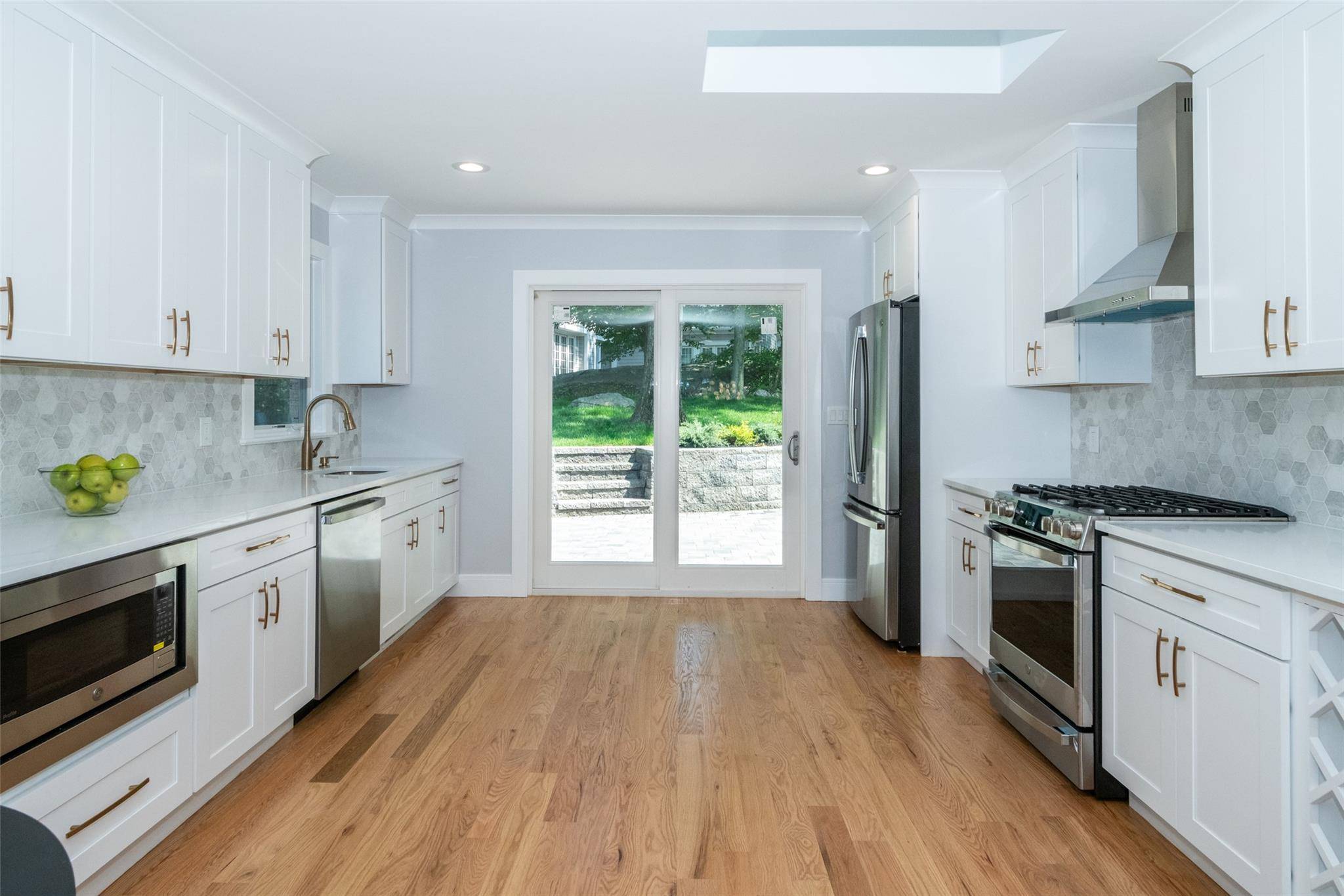 Larchmont, NY 10538,25 Shadow LN