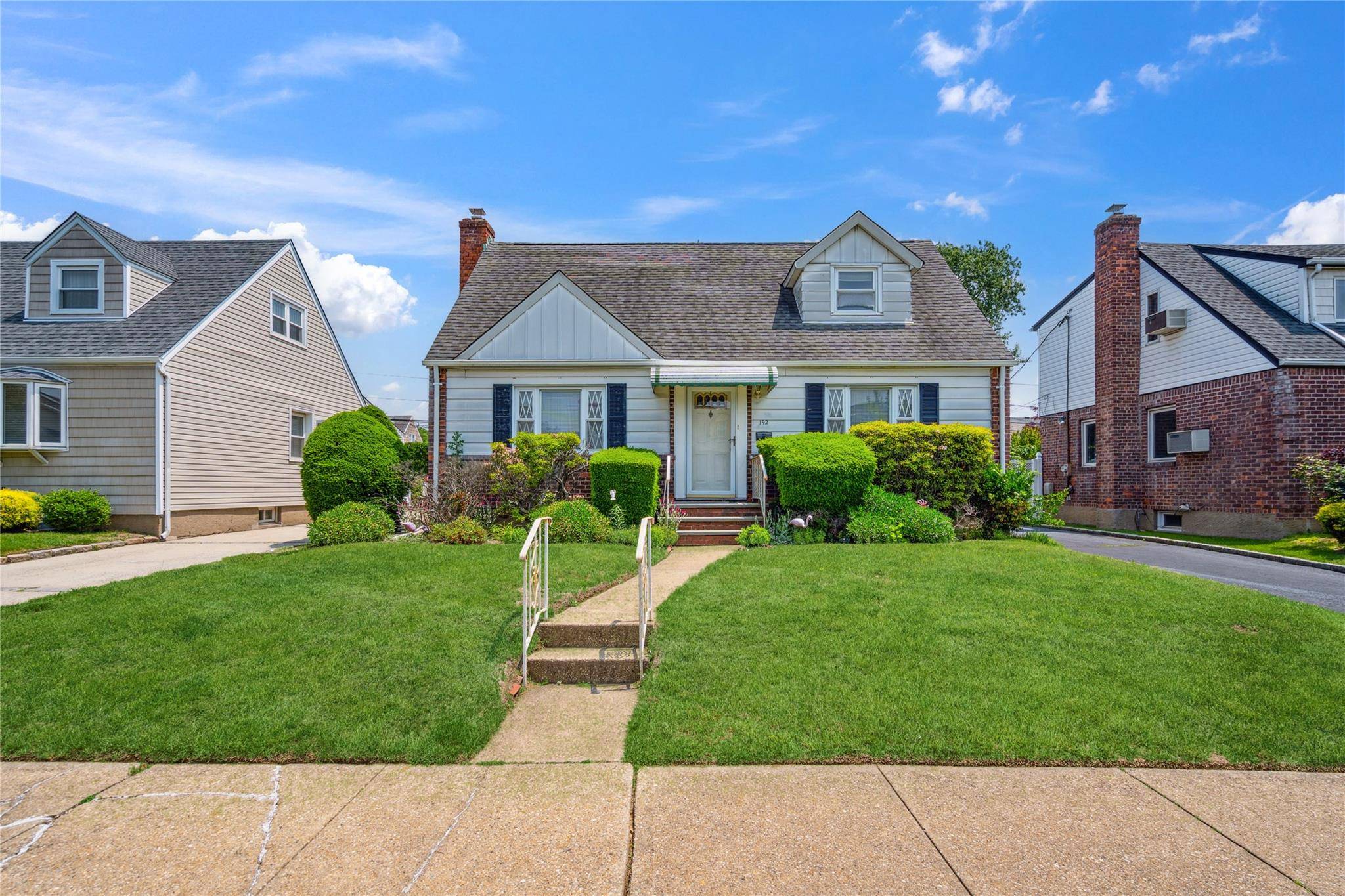 Garden City South, NY 11530,192 Whitehall RD