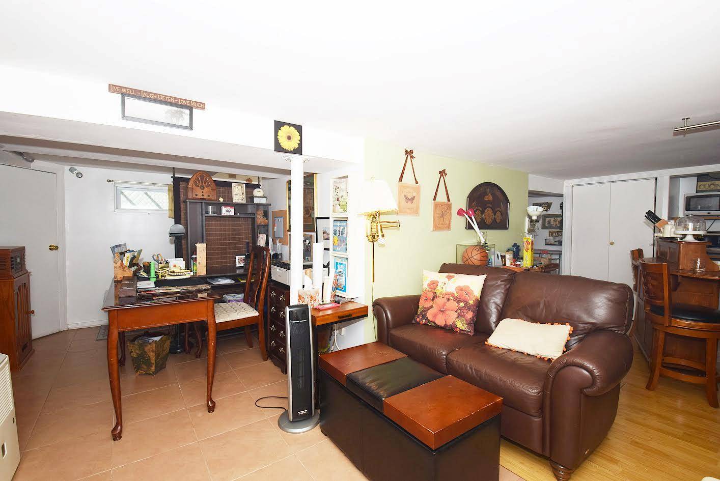 Jamaica Hills, NY 11432,8102 164th PL