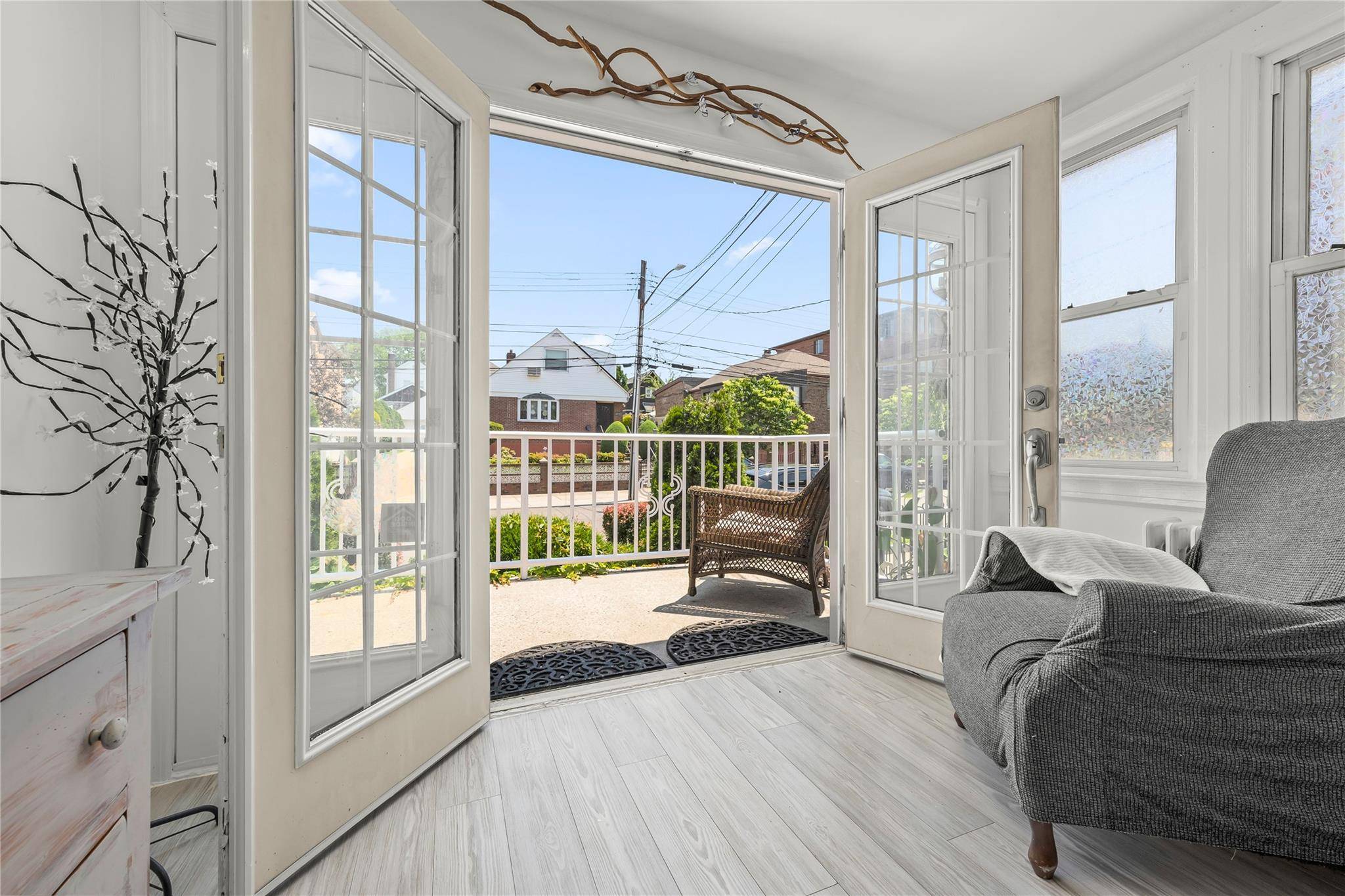 Astoria, NY 11370,21-38 73rd ST