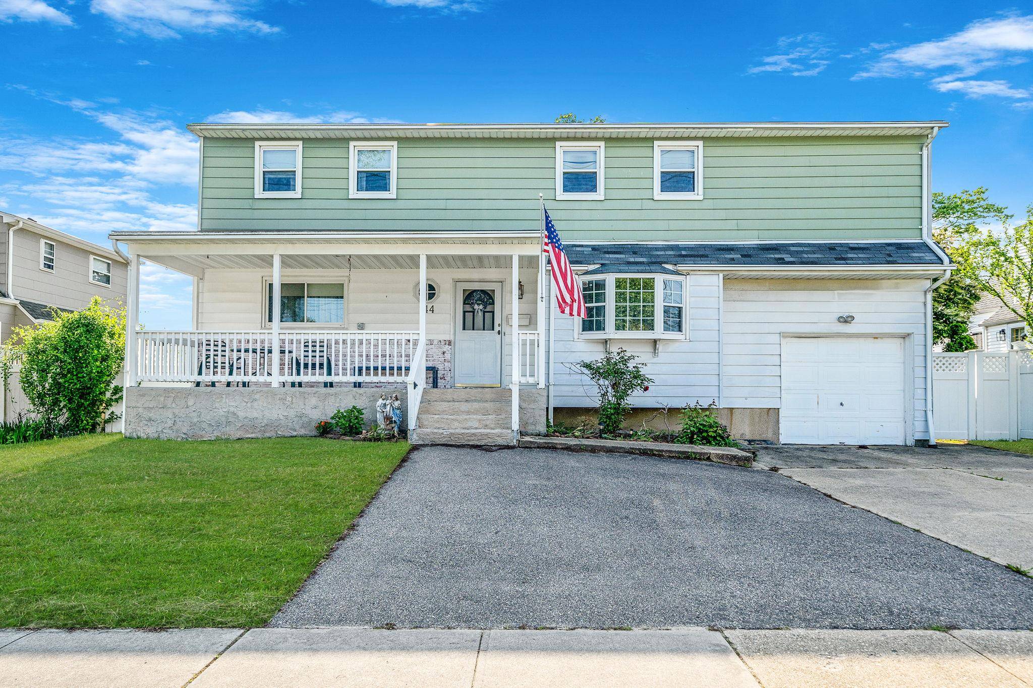 Massapequa Park, NY 11762,144 Roosevelt AVE