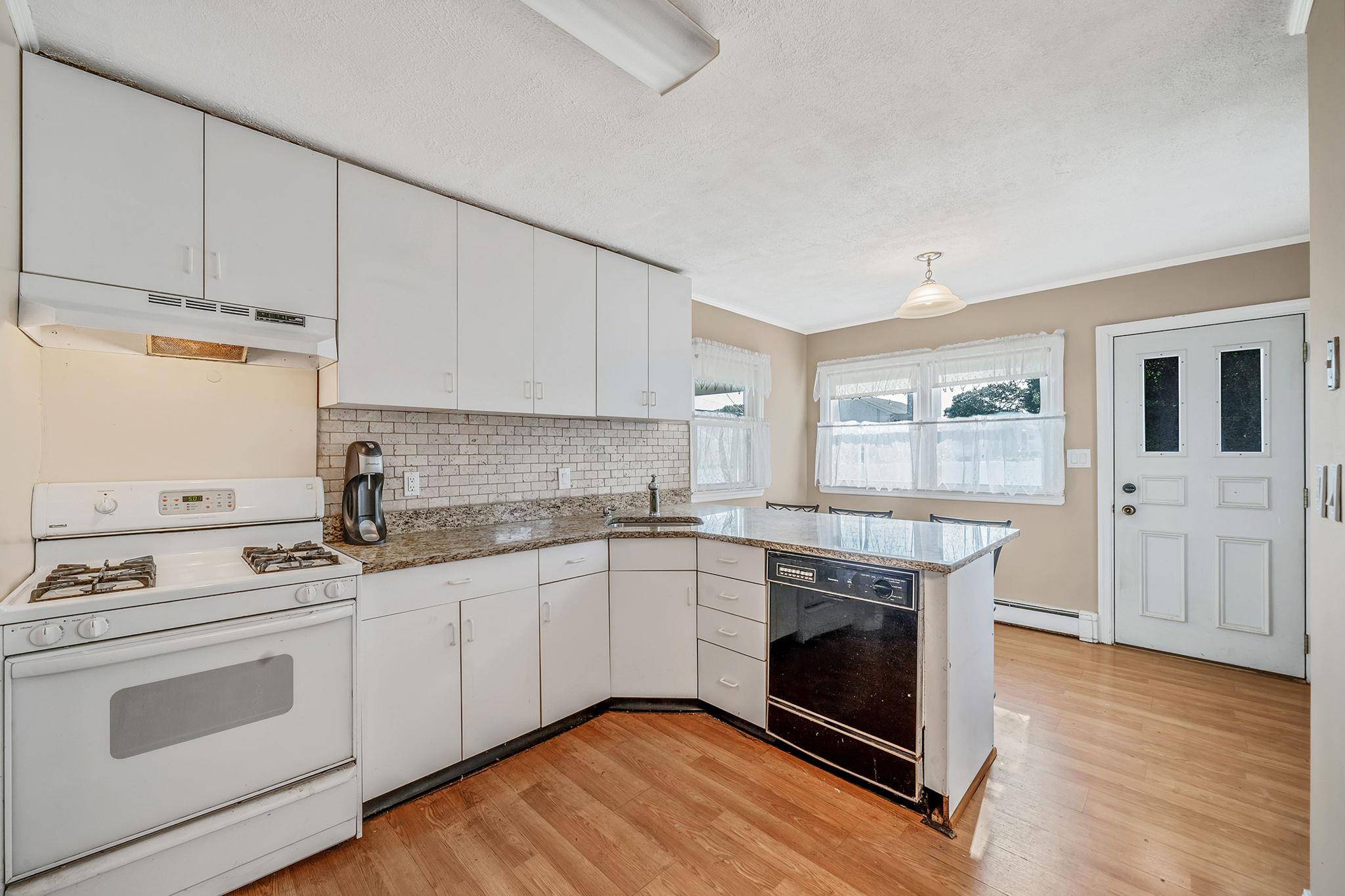 Massapequa Park, NY 11762,144 Roosevelt AVE