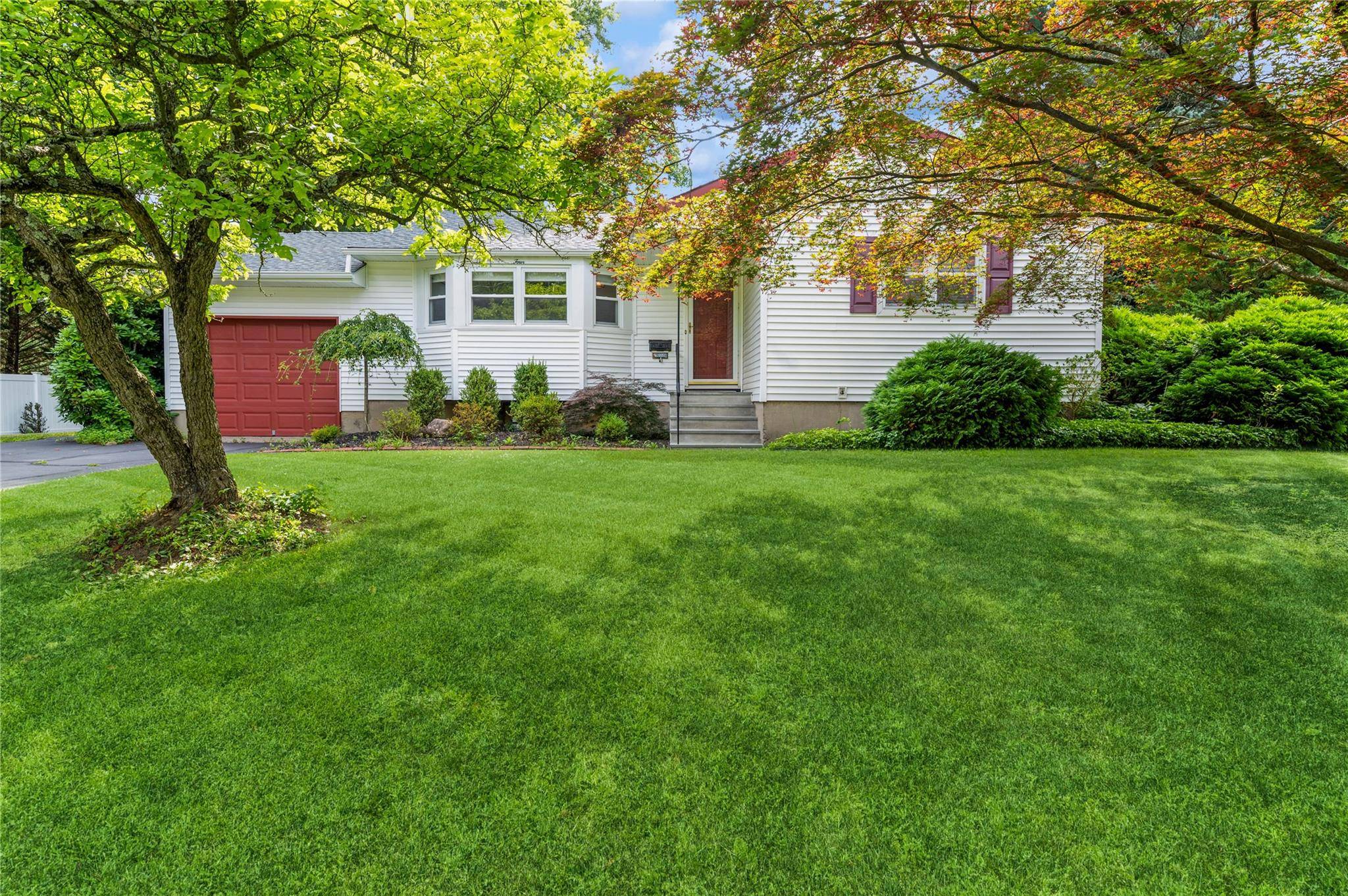 Nanuet, NY 10954,4 Roland CT
