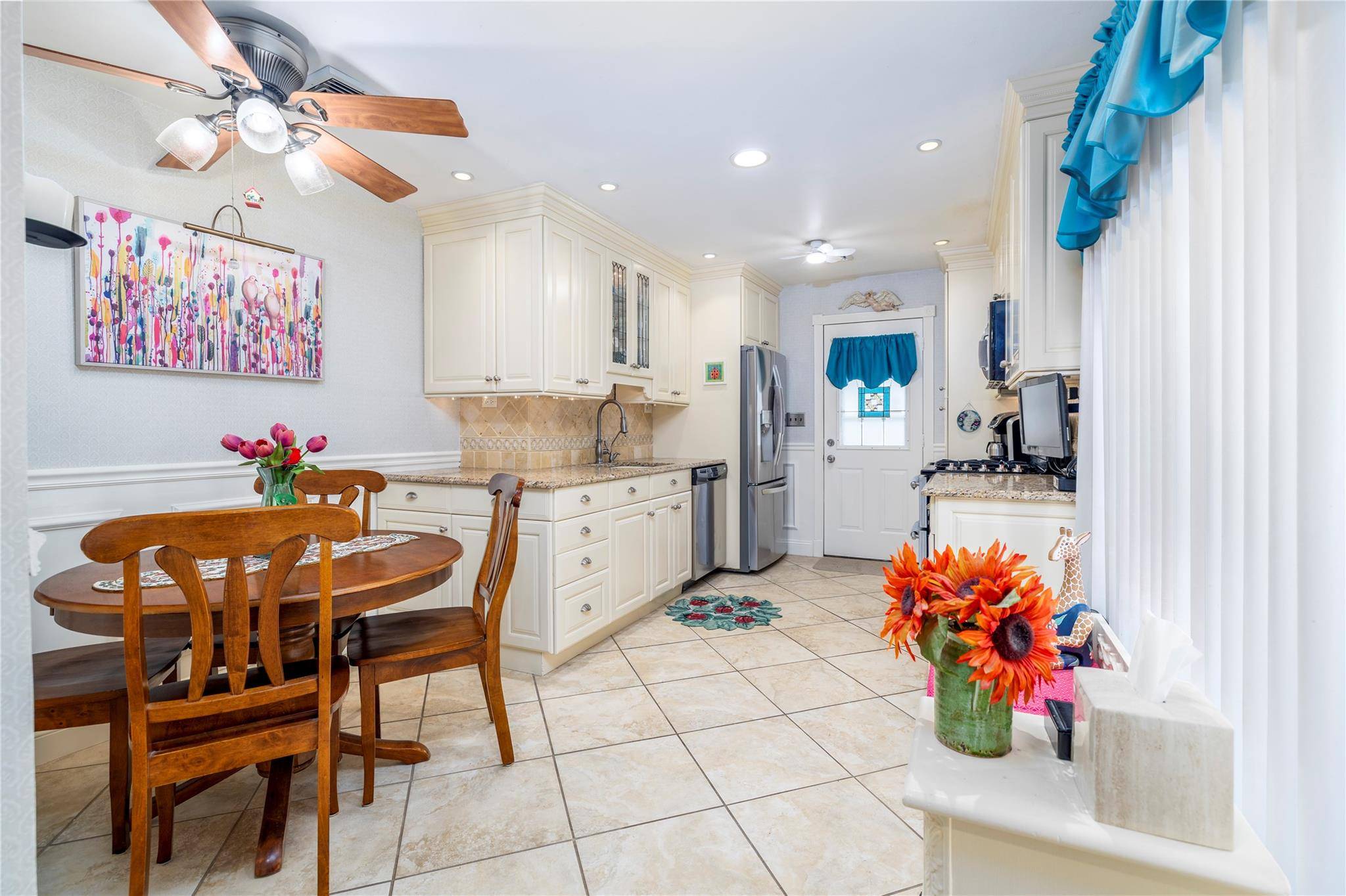 Lindenhurst, NY 11757,656 N Greene AVE
