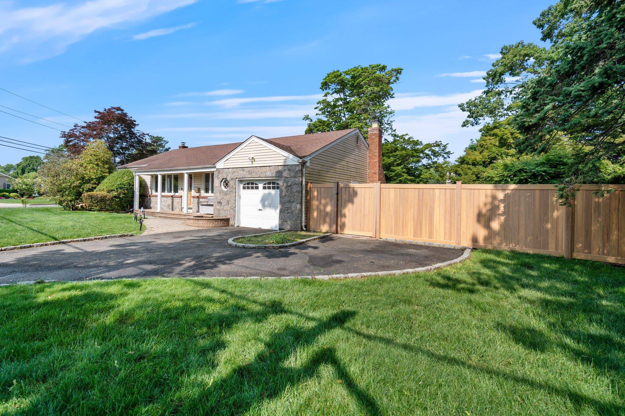 Deer Park, NY 11729,2 Deer Park BLVD