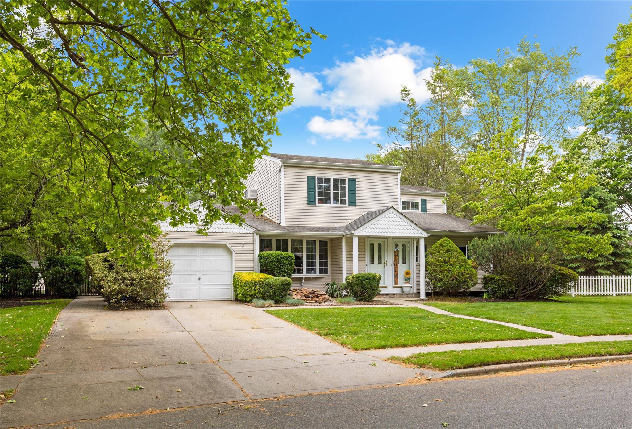 Dix Hills, NY 11746,7 Kinsella ST