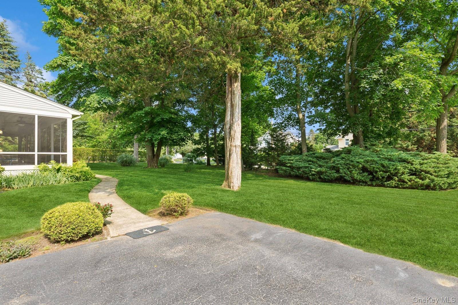 Cutchogue, NY 11935,26405 Main RD