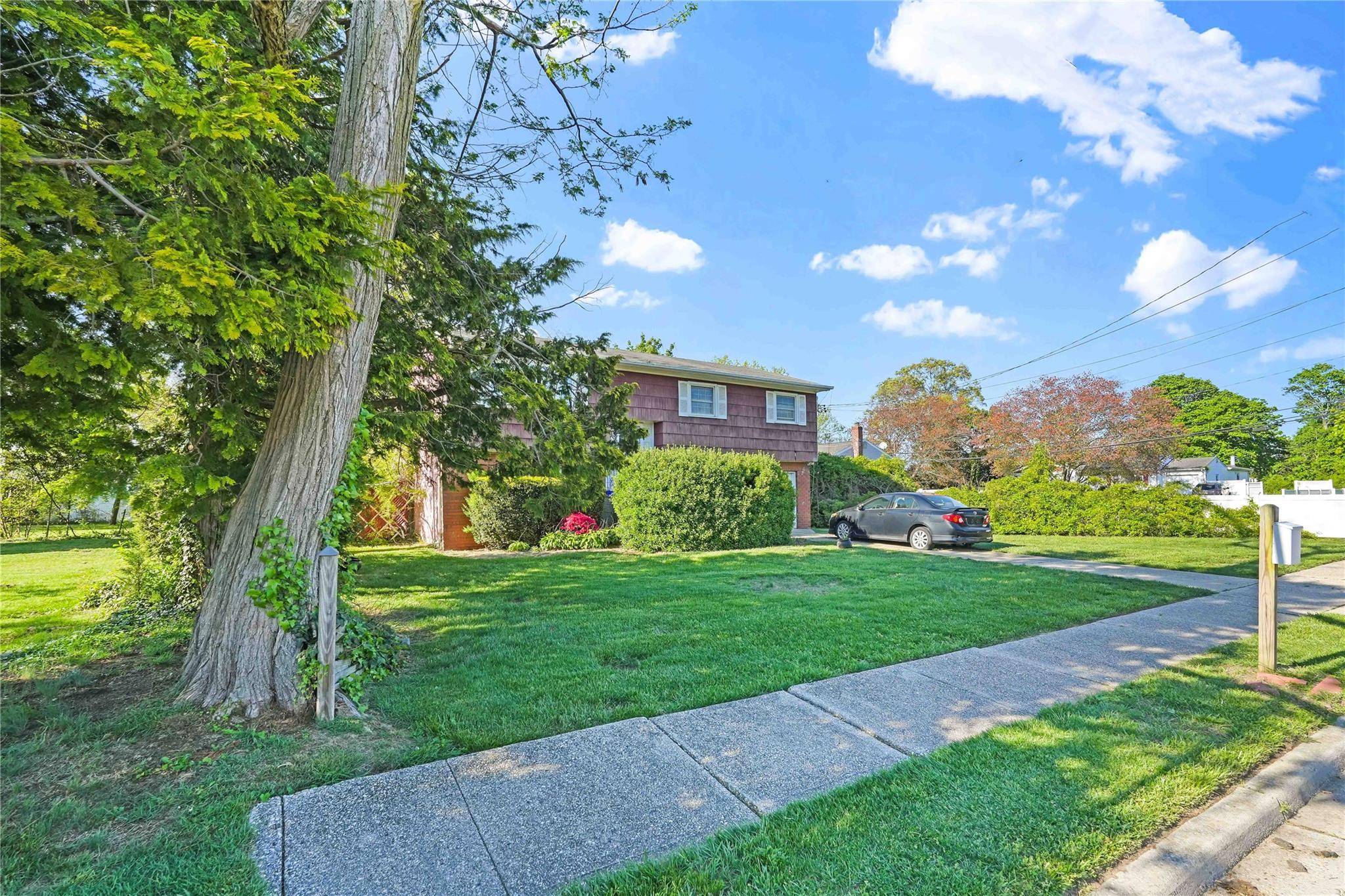 Massapequa, NY 11758,1 carman PL