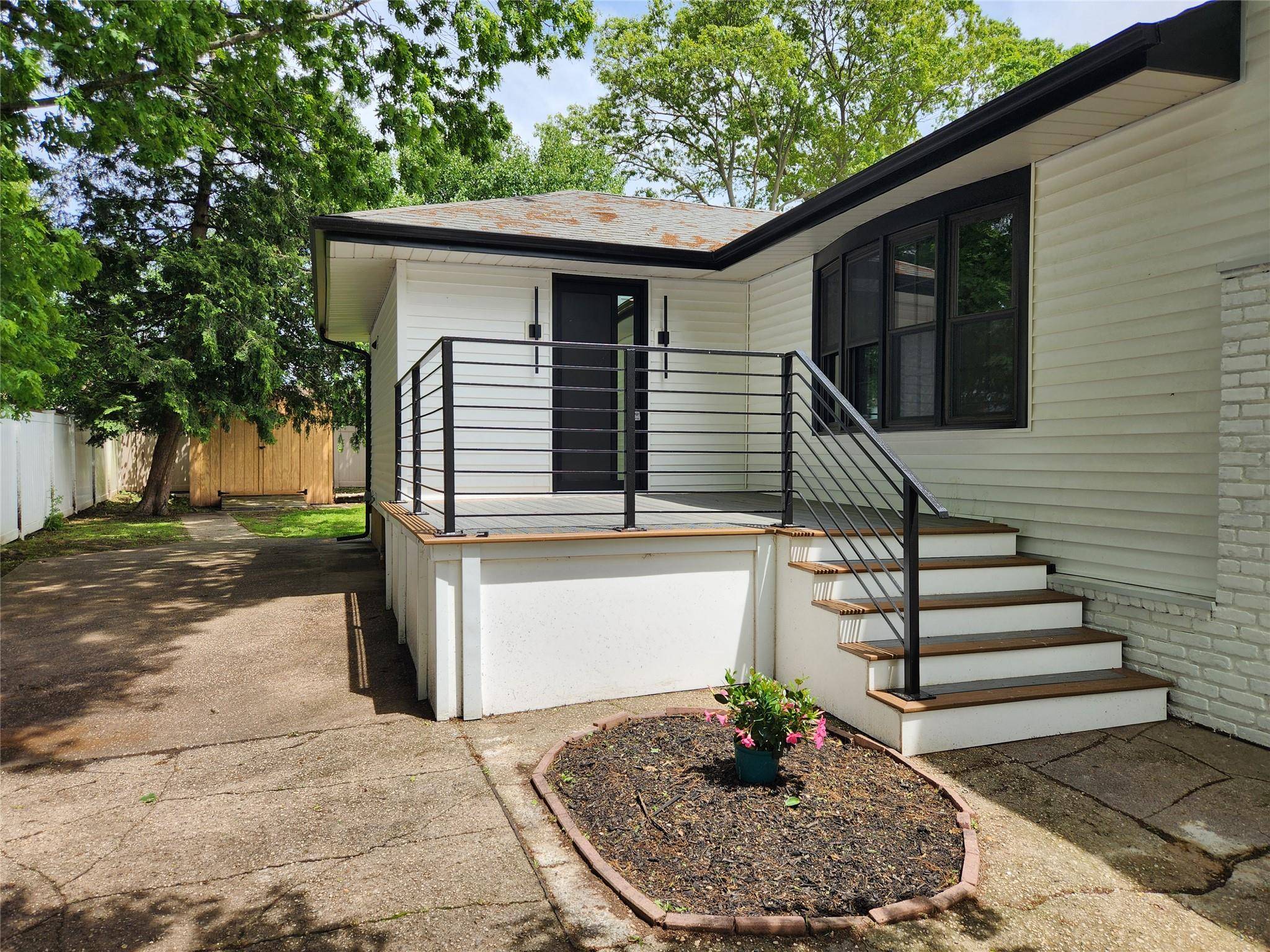Farmingville, NY 11738,35 Pinedale AVE