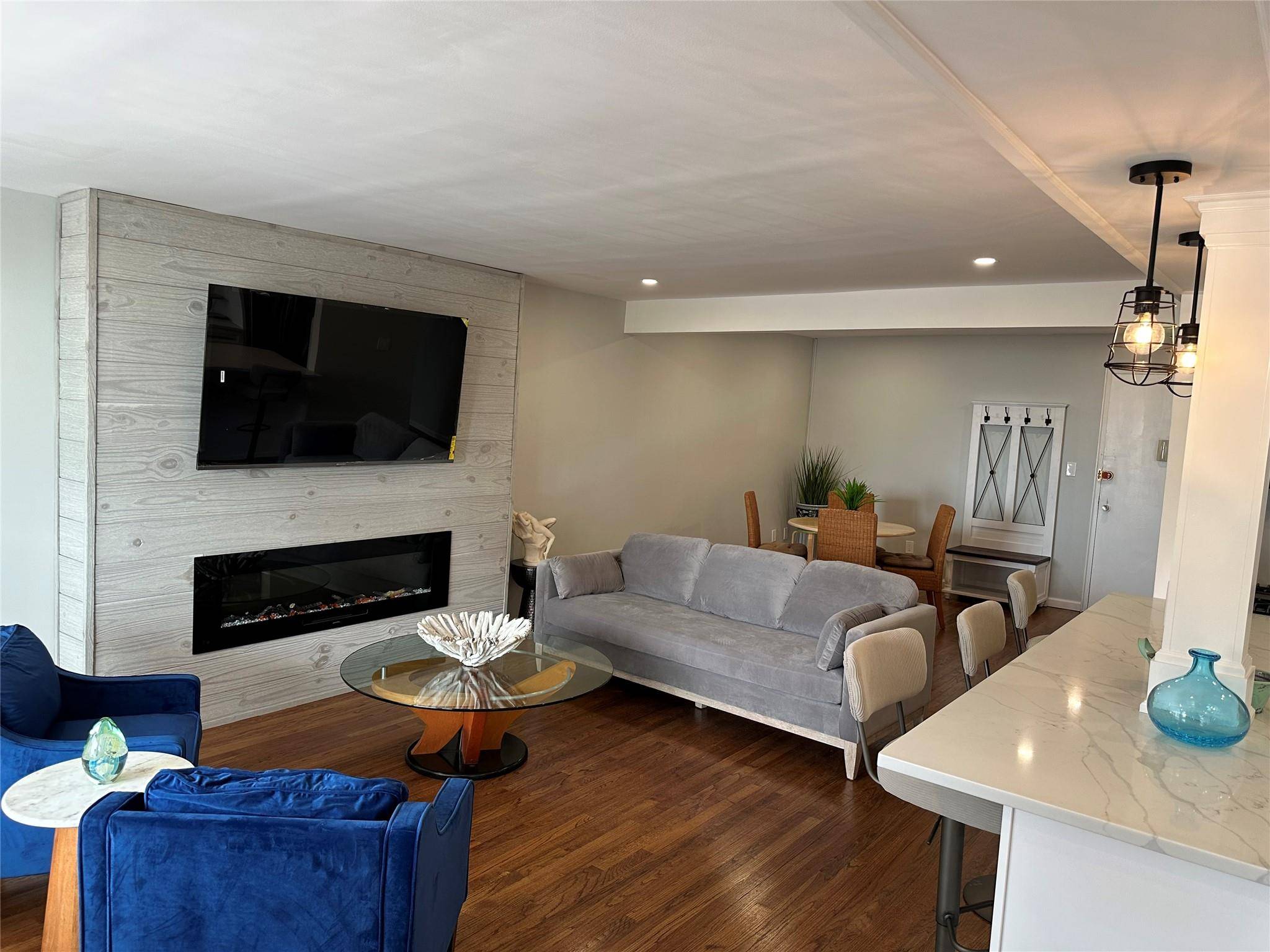 Long Beach, NY 11561,855 E Broadway #3D