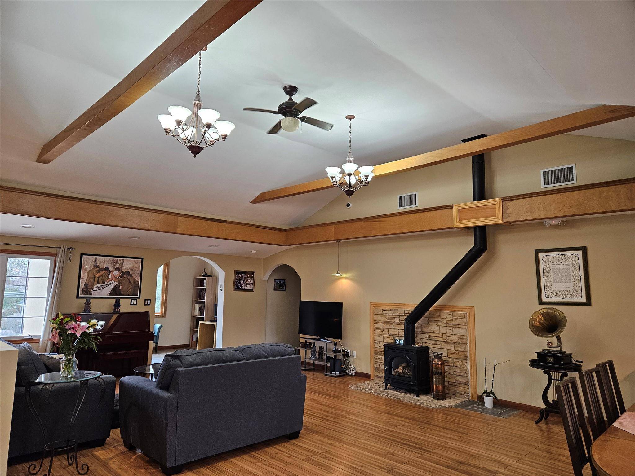 Woodmere, NY 11598,526 Hazel DR