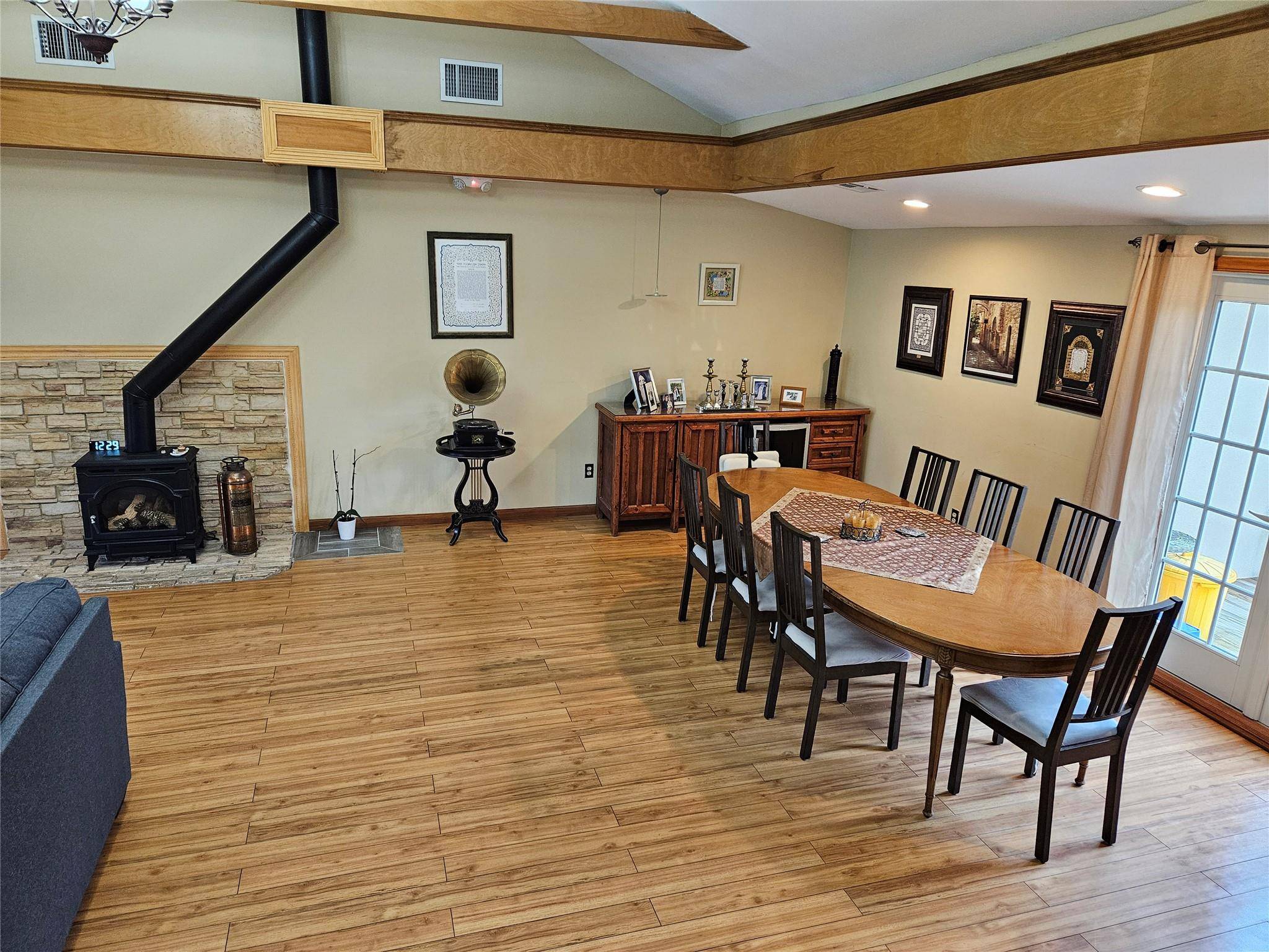 Woodmere, NY 11598,526 Hazel DR